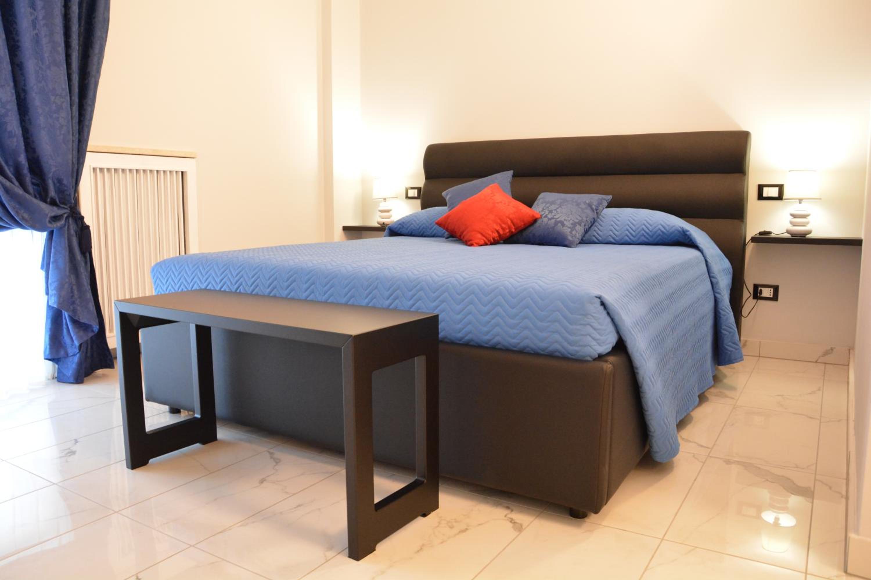 Deluxe Room - Photo 9