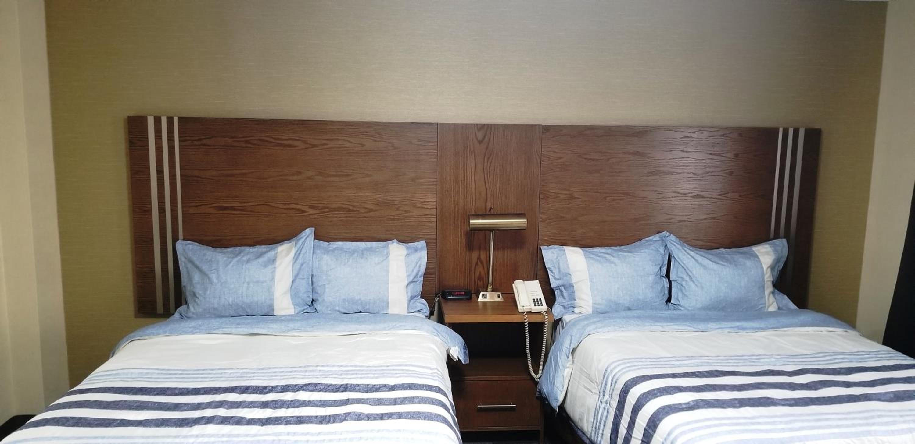 Double Room with Two Double Beds - Non-Smoking - Photo 16
