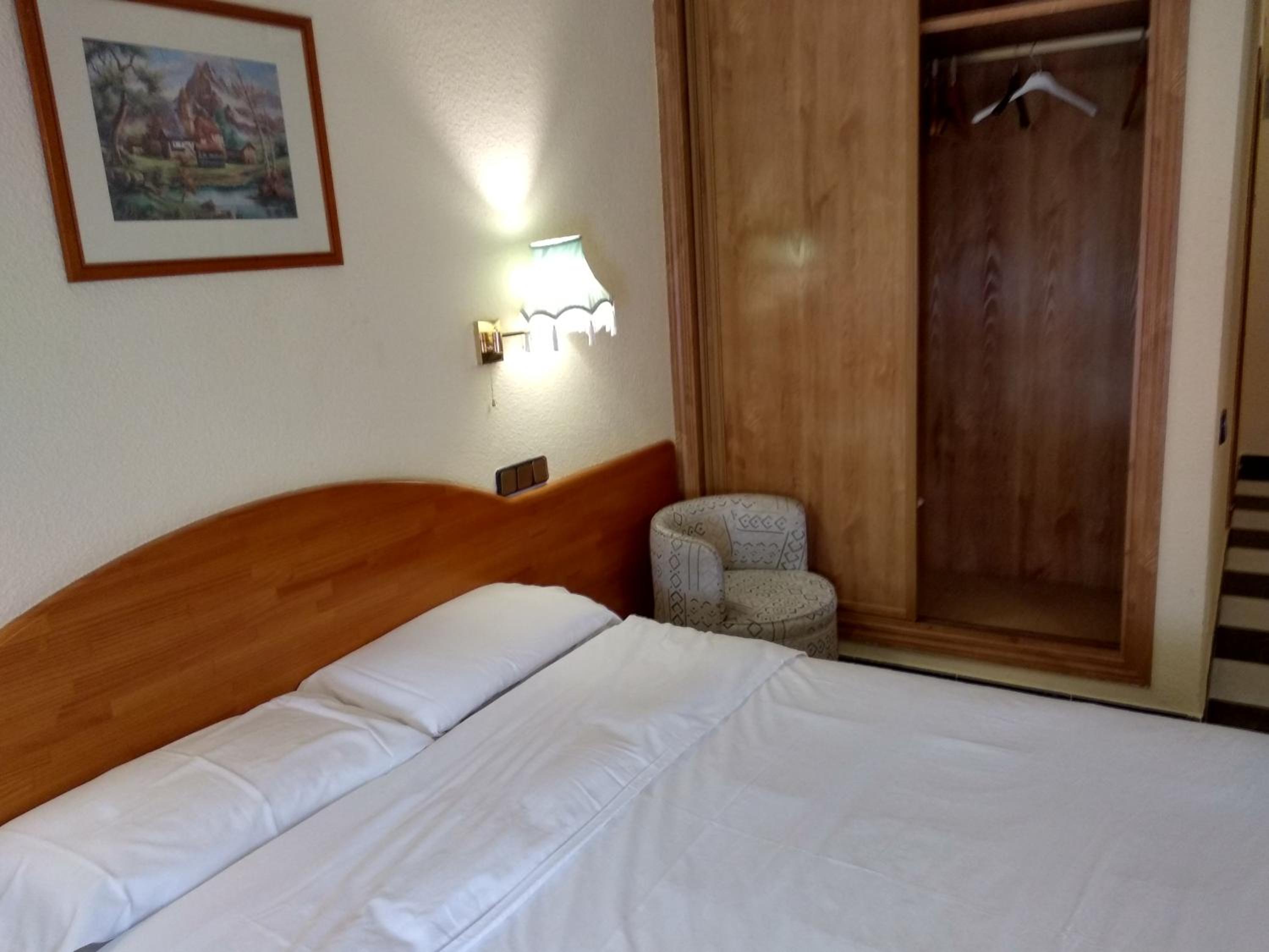 Double Room - Photo 2