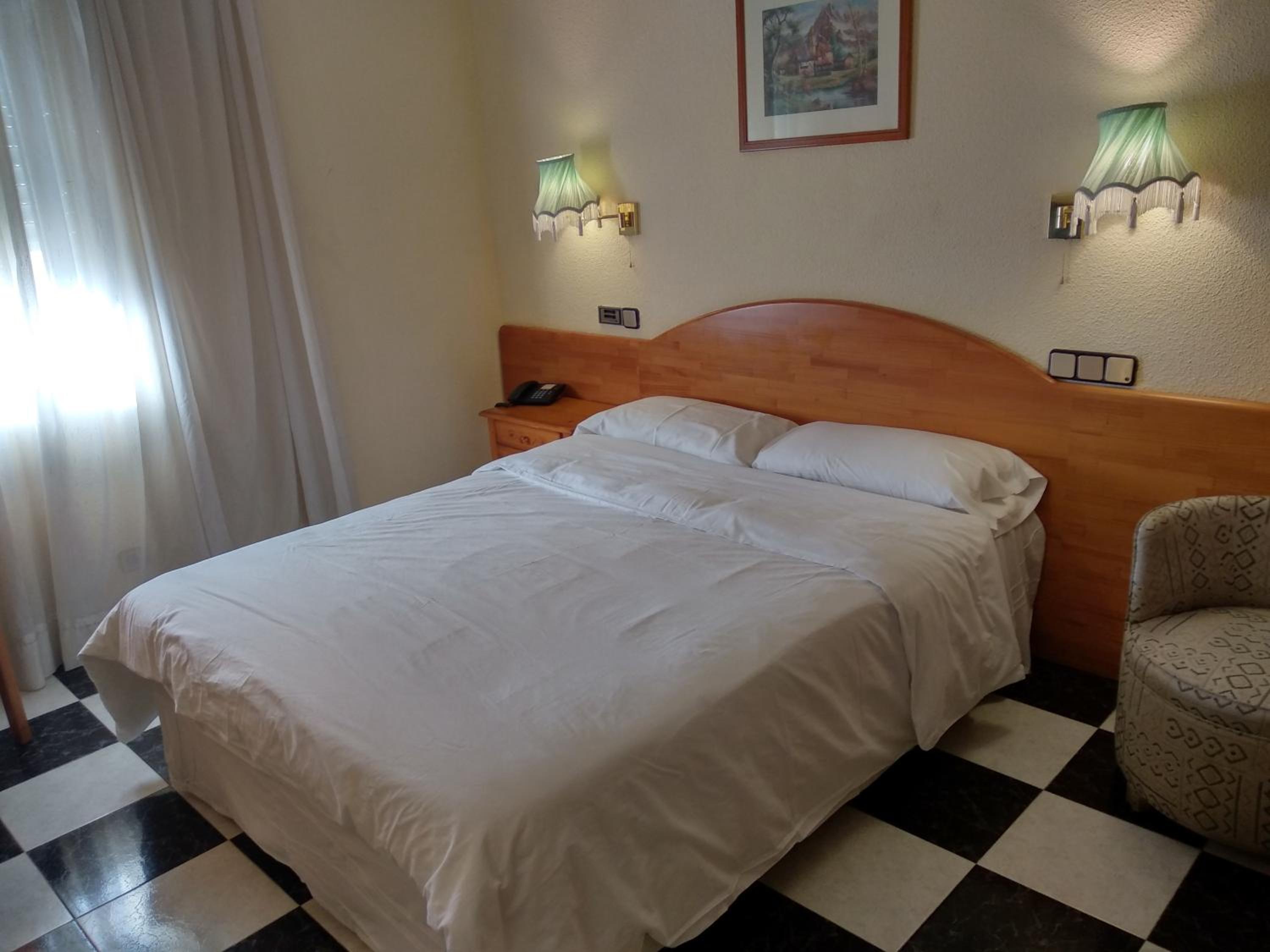 Double Room - Photo 5