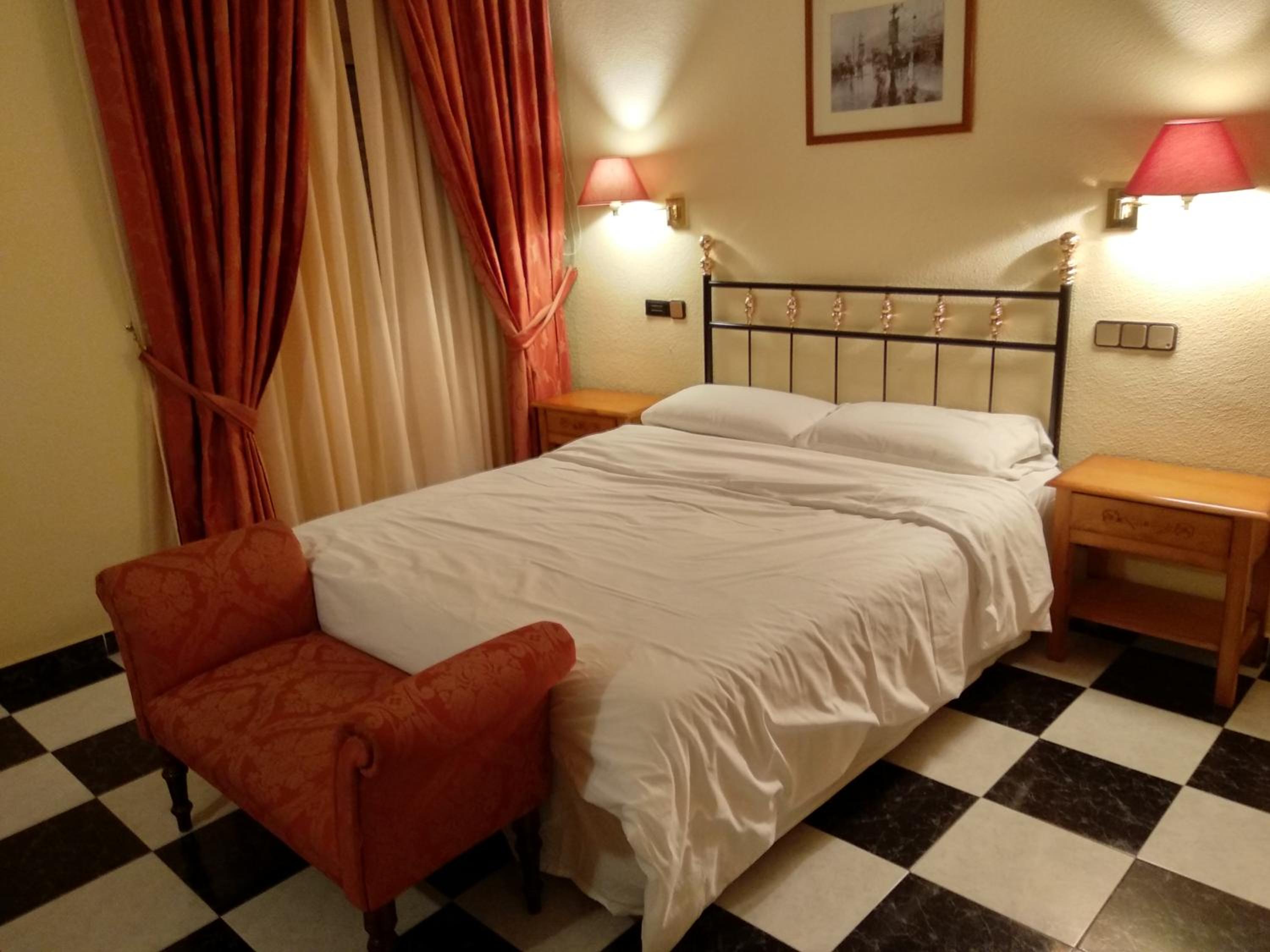 Double Room - Photo 4