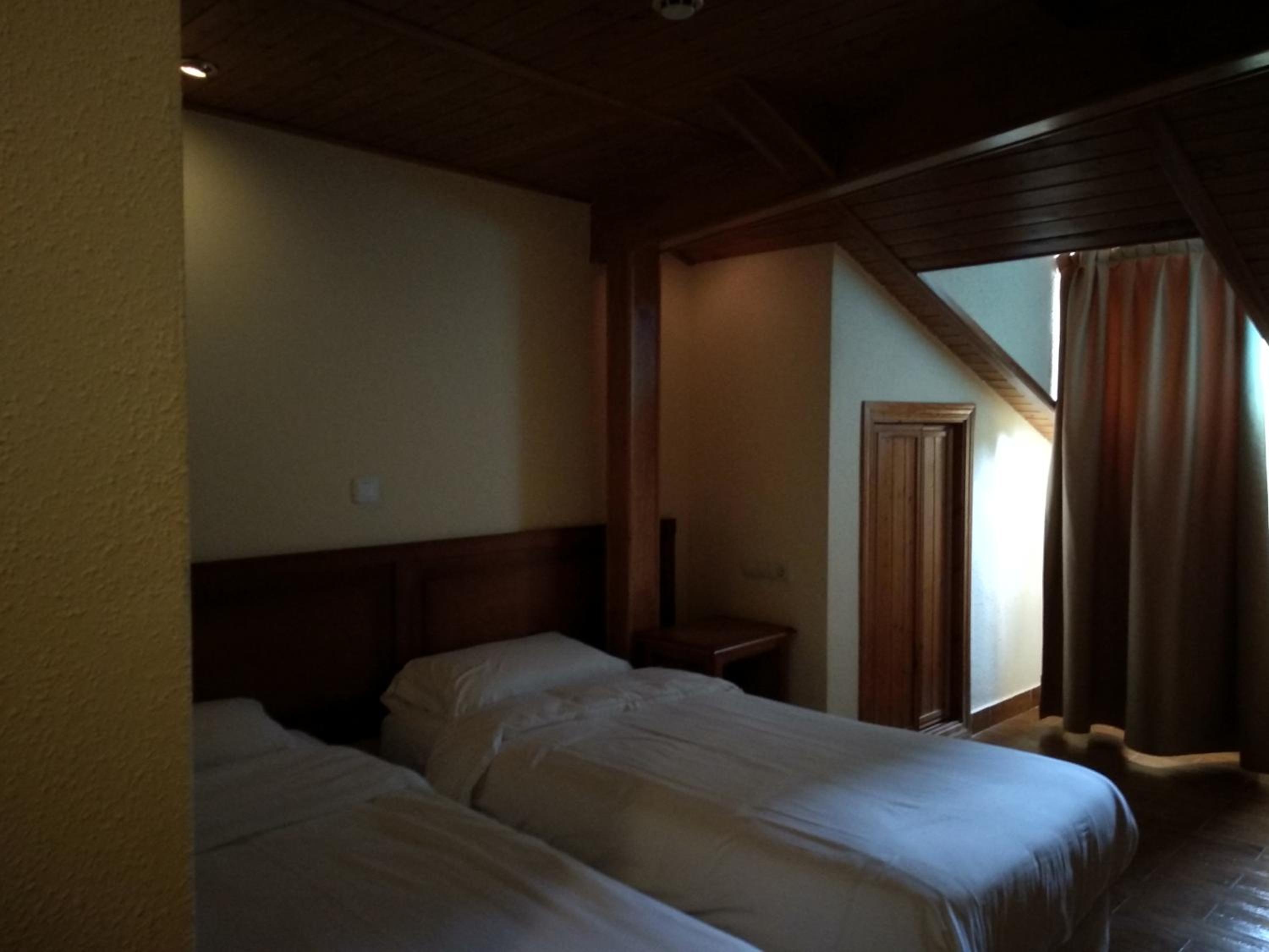 Twin Room - Photo 2