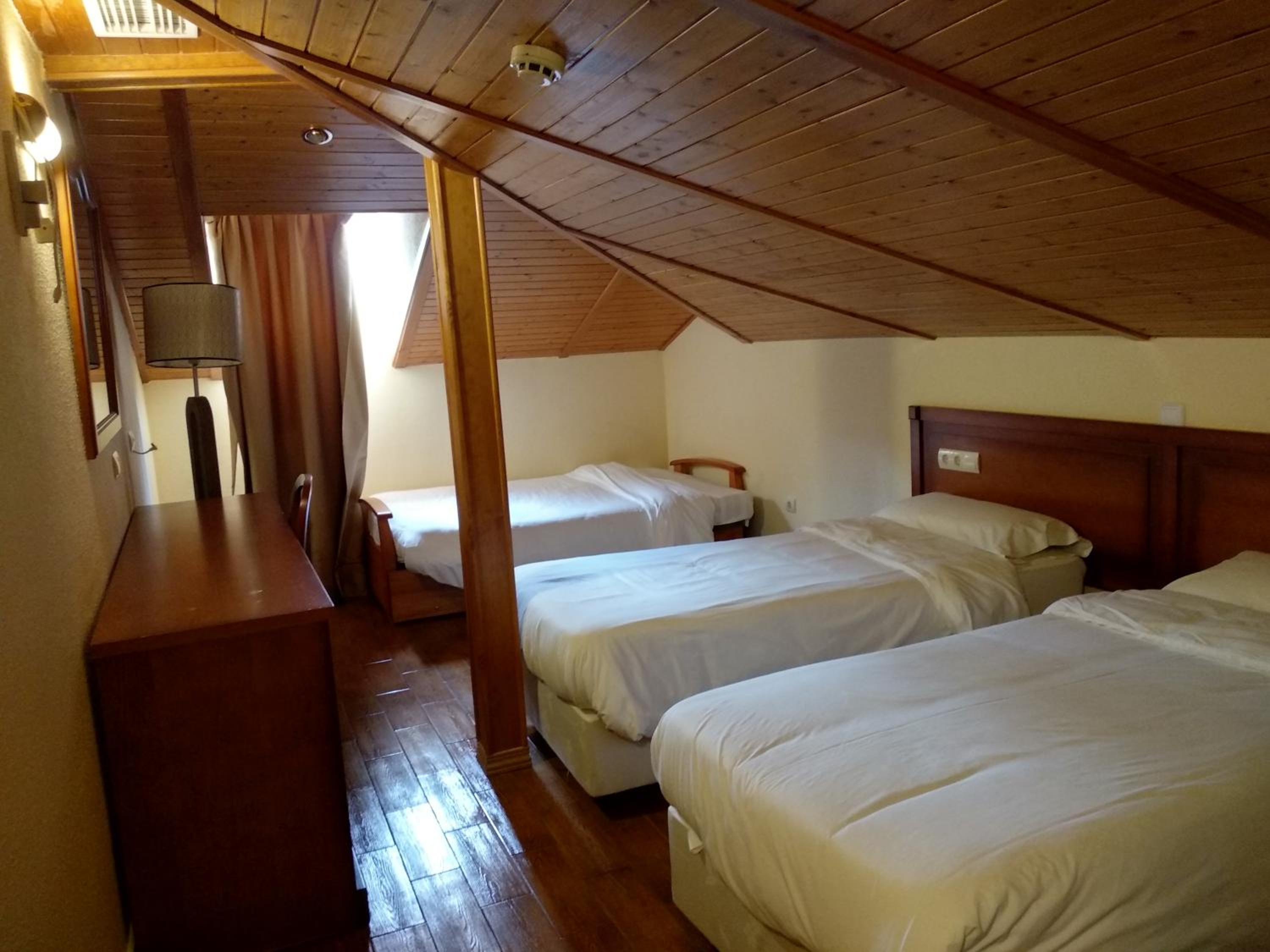 Twin Room - Photo 1