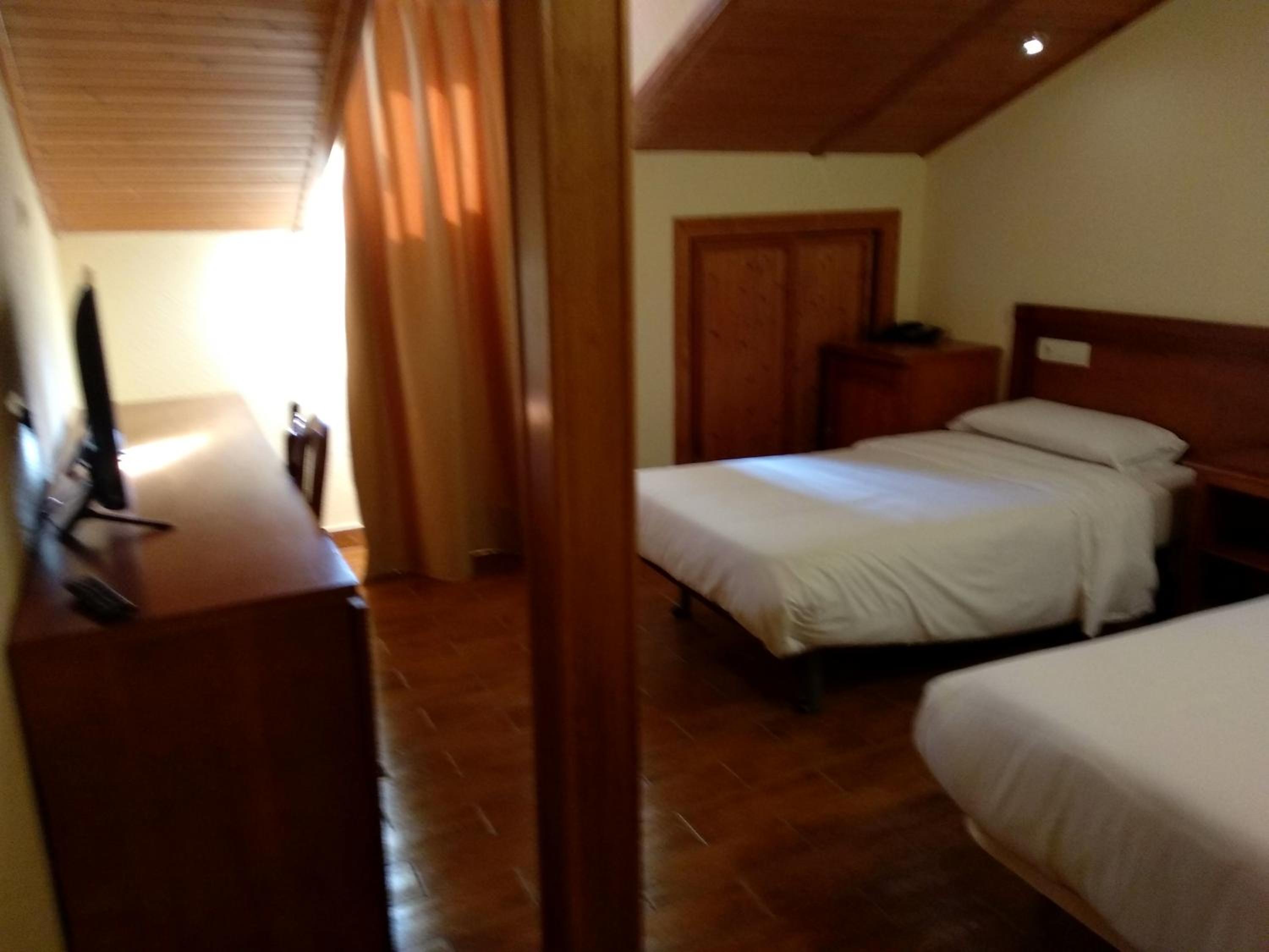 Twin Room - Photo 4