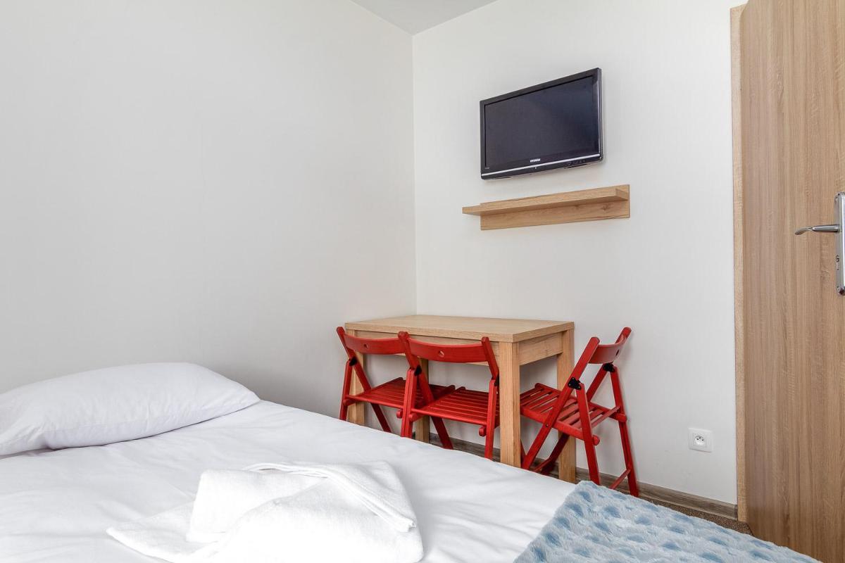Triple Room with Bathroom - Photo 3