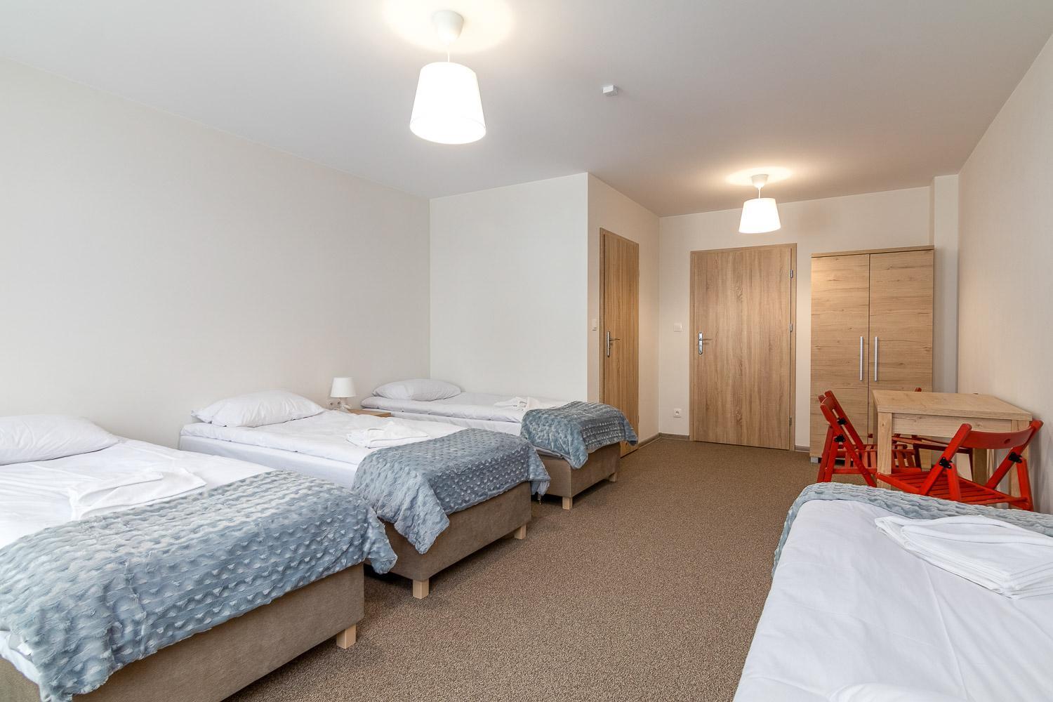 Quadruple Room with Bathroom - Photo 3