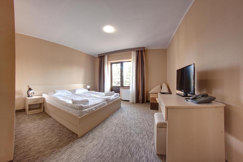 Double or Twin Room with Balcony photo 2