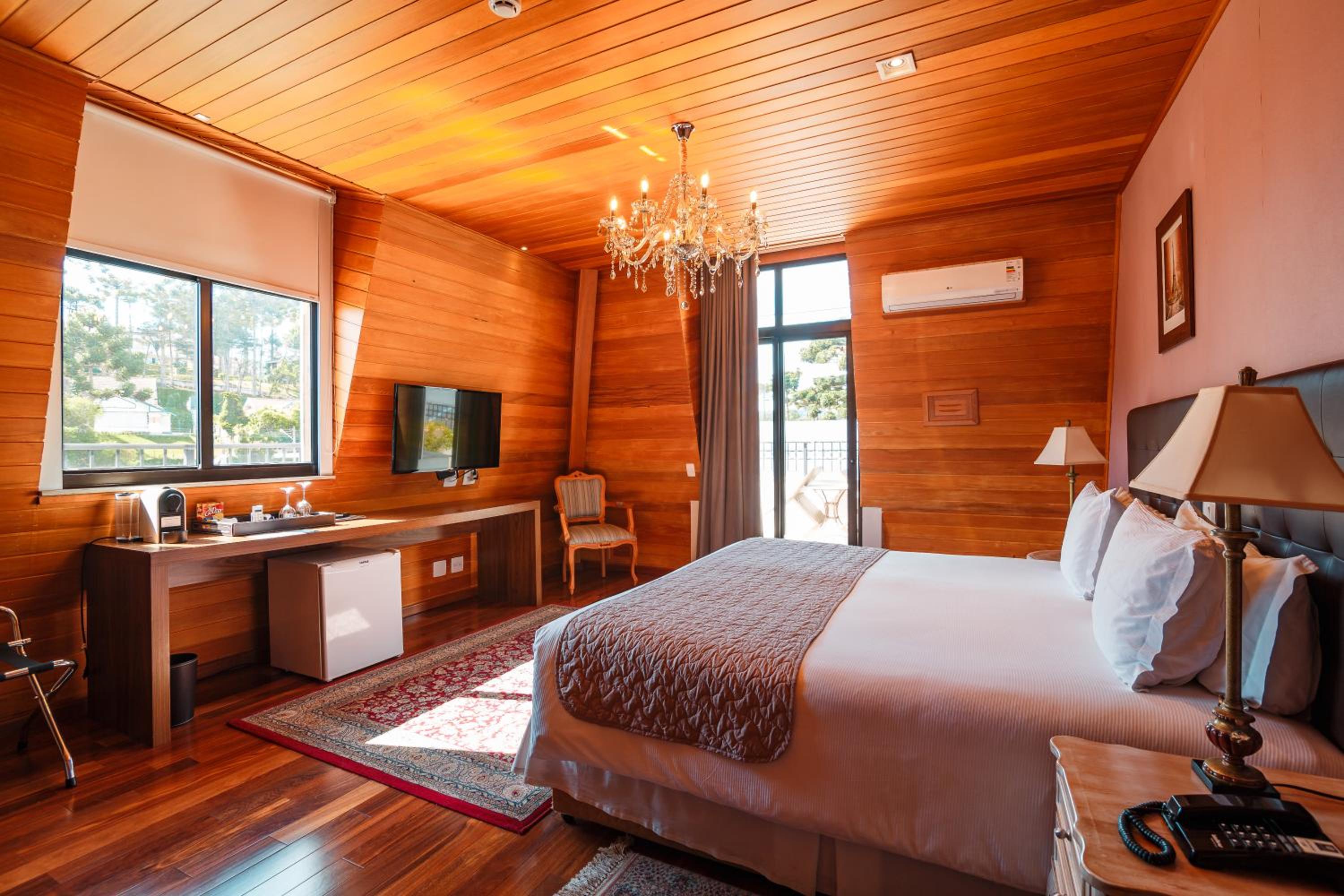 Superior Triple Room thumbnail 6