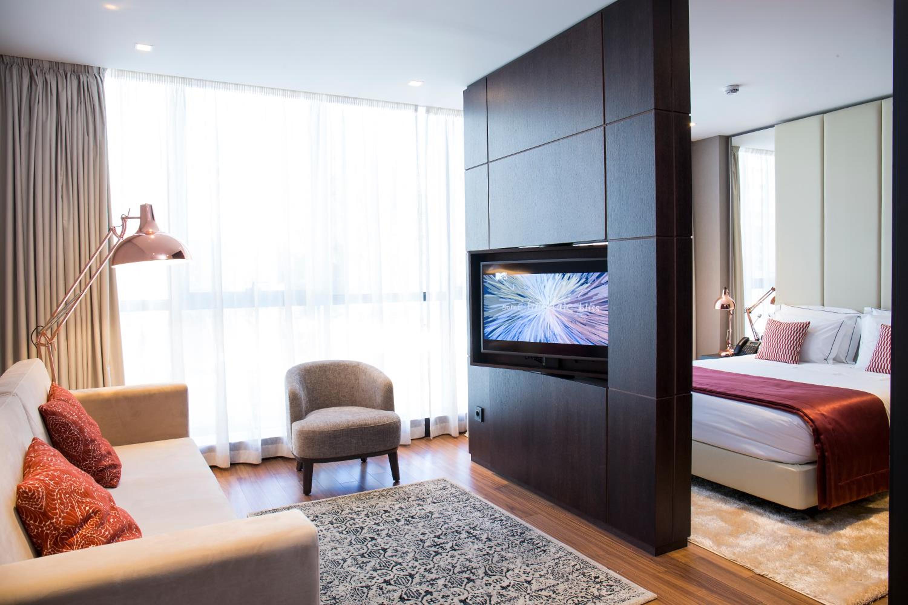 Available room thumbnail 6