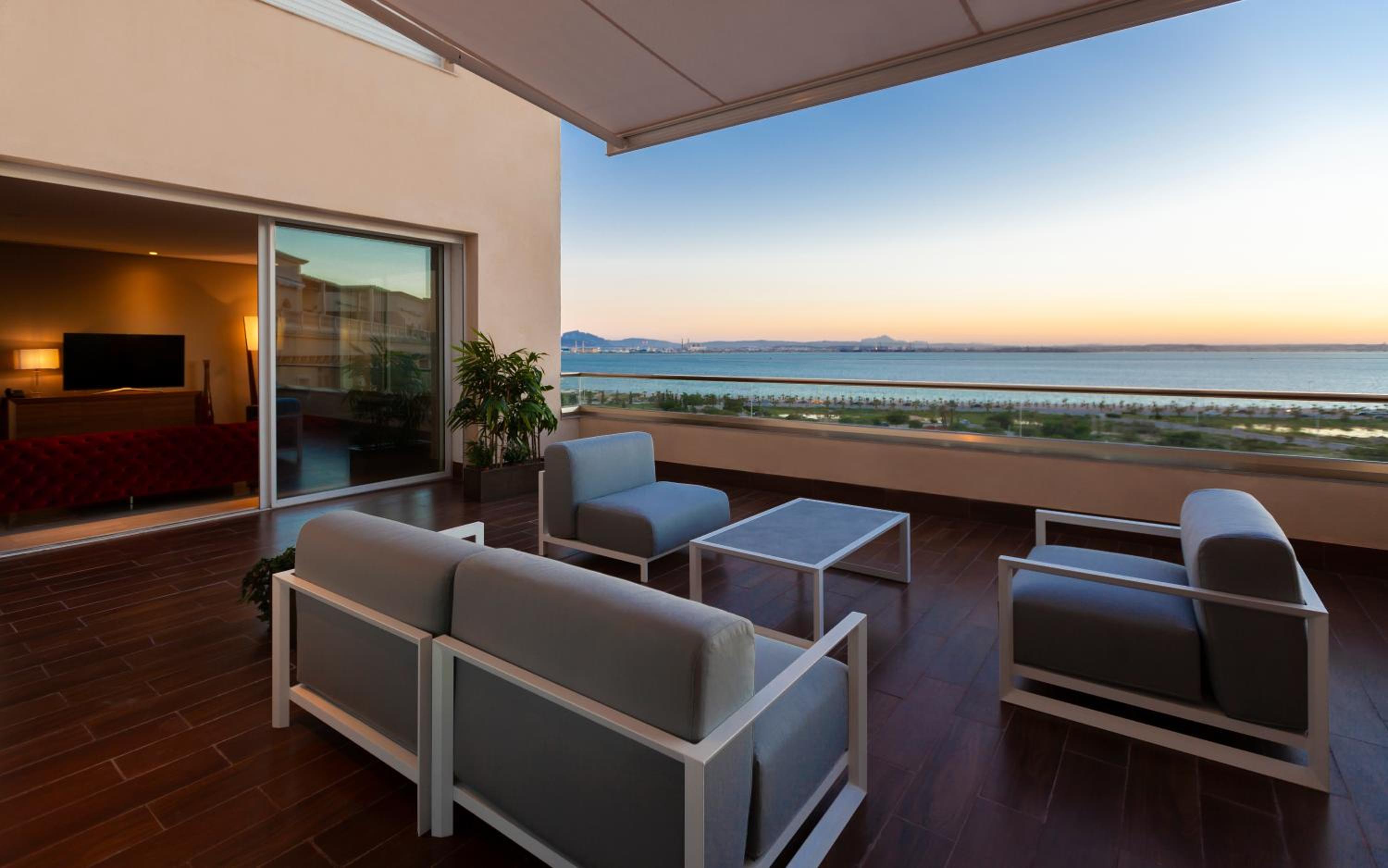 Prestige Suite with Terrace – Lake View photo 2