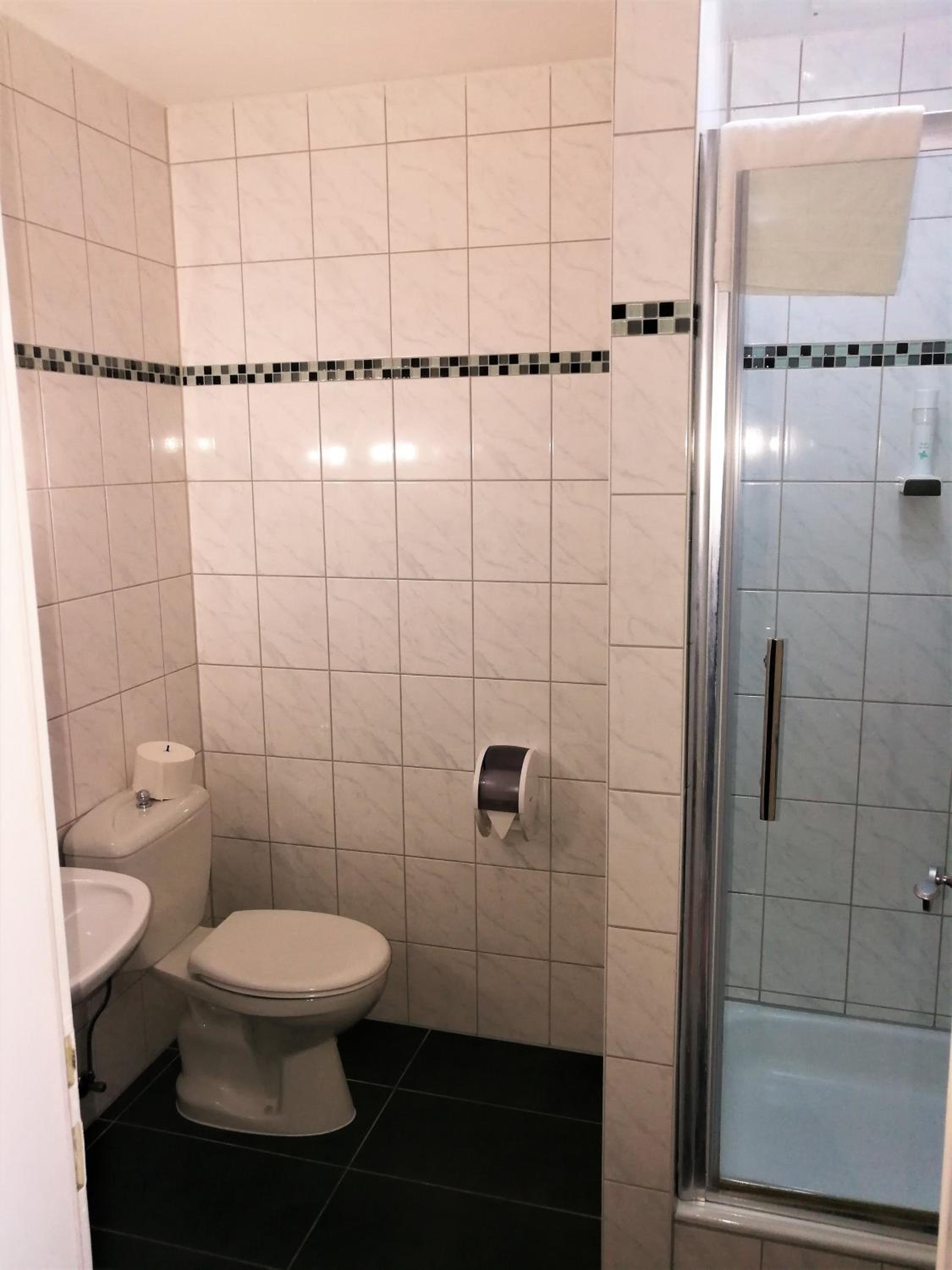 Double Room - Photo 11