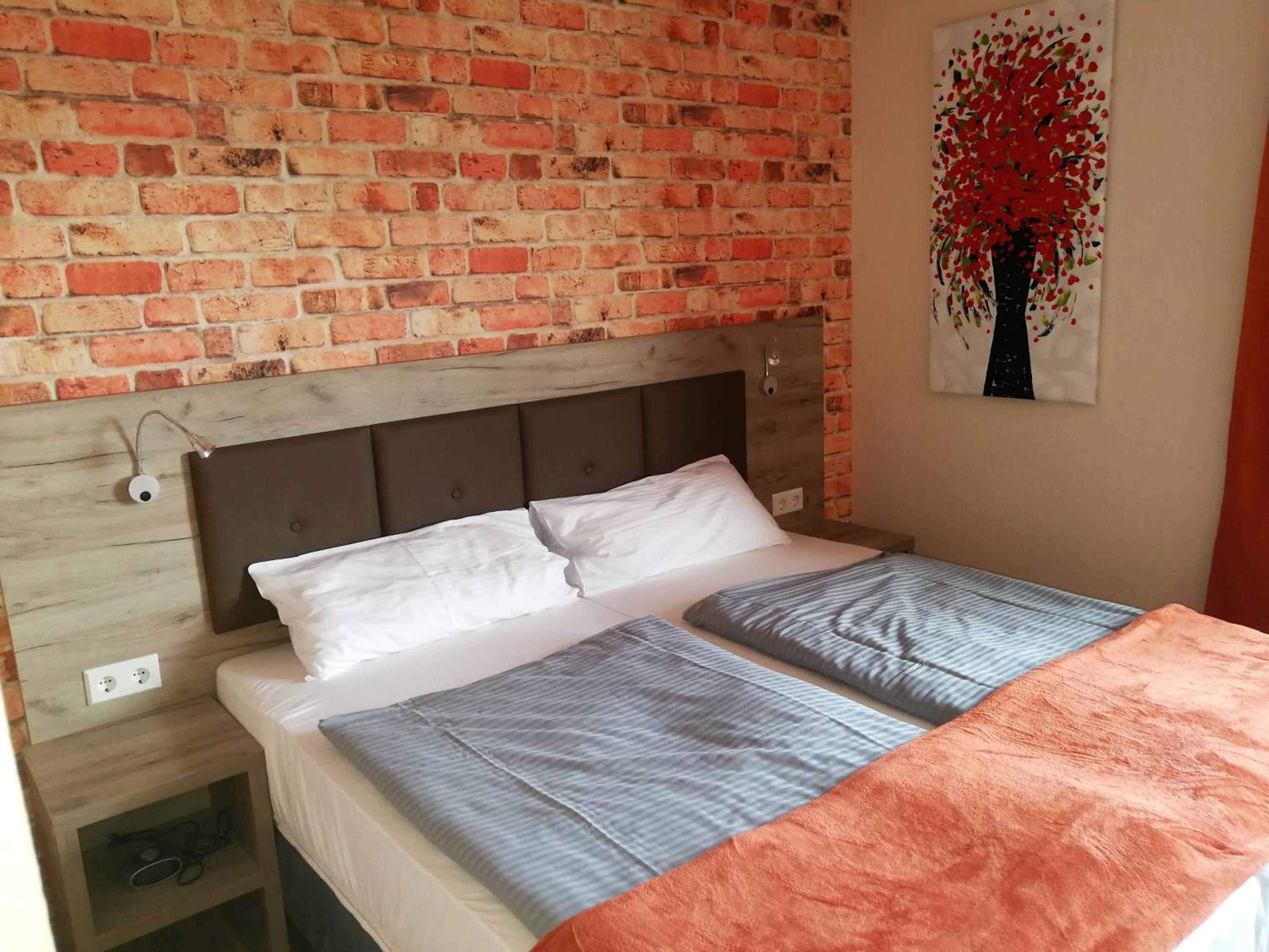 Double Room - Photo 7