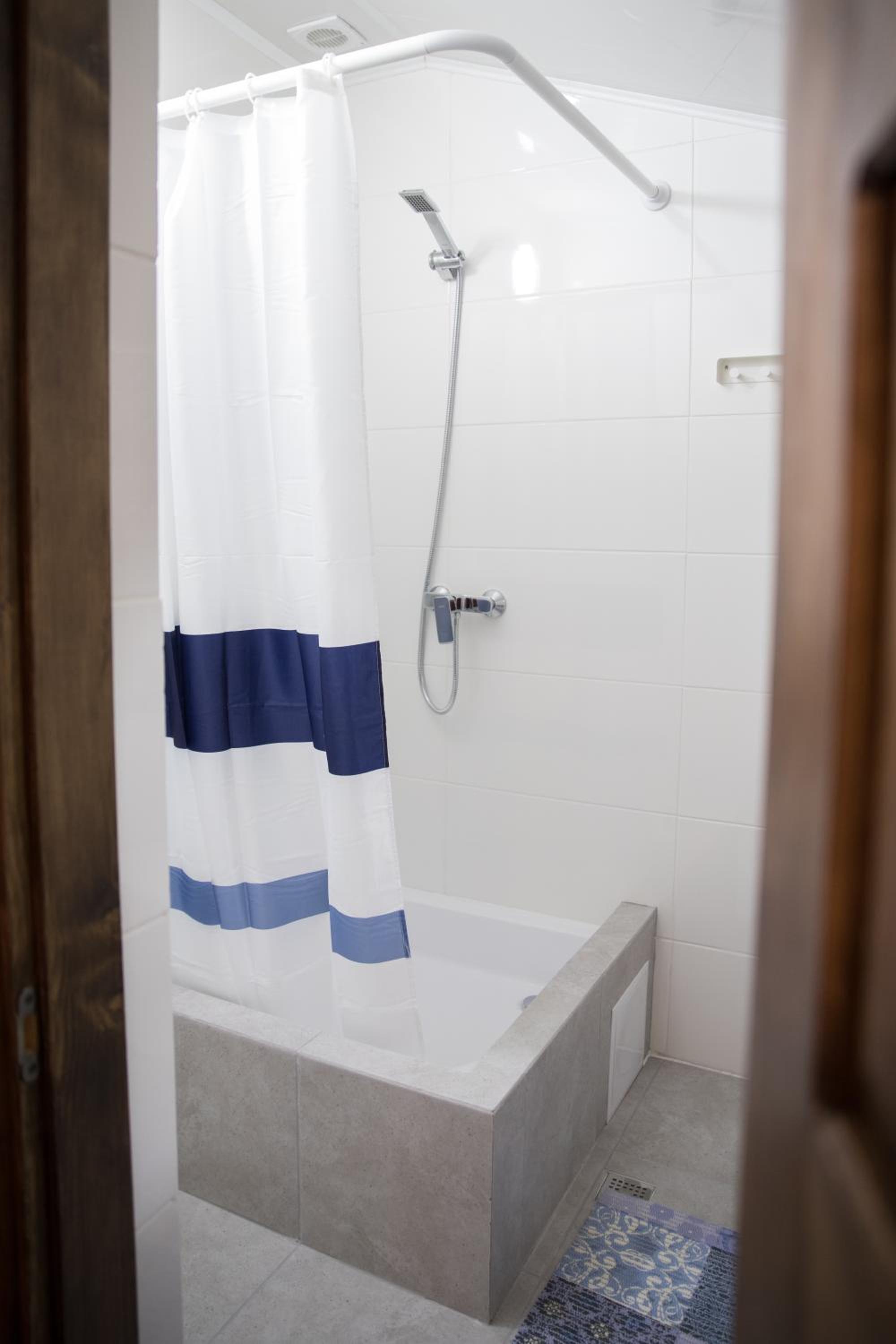 Double or Twin Room with Private Bathroom photo 2