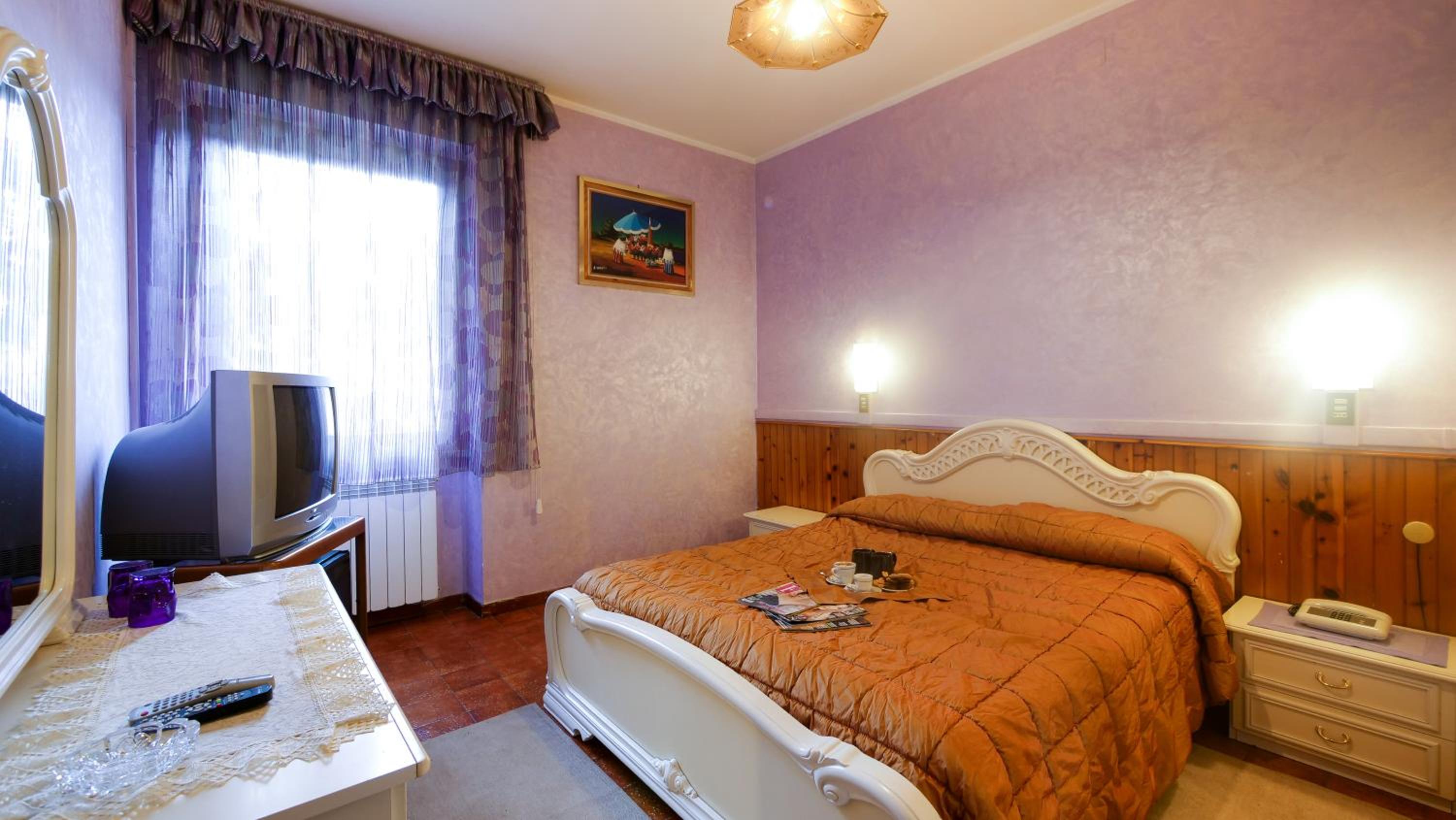 Double Room with Private Bathroom - Photo 4