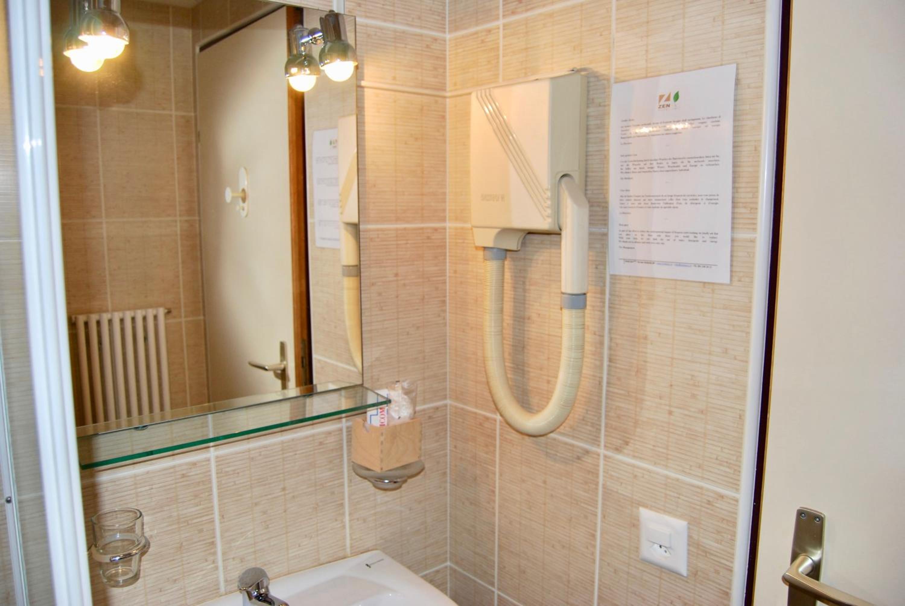 Single Room - Photo 13