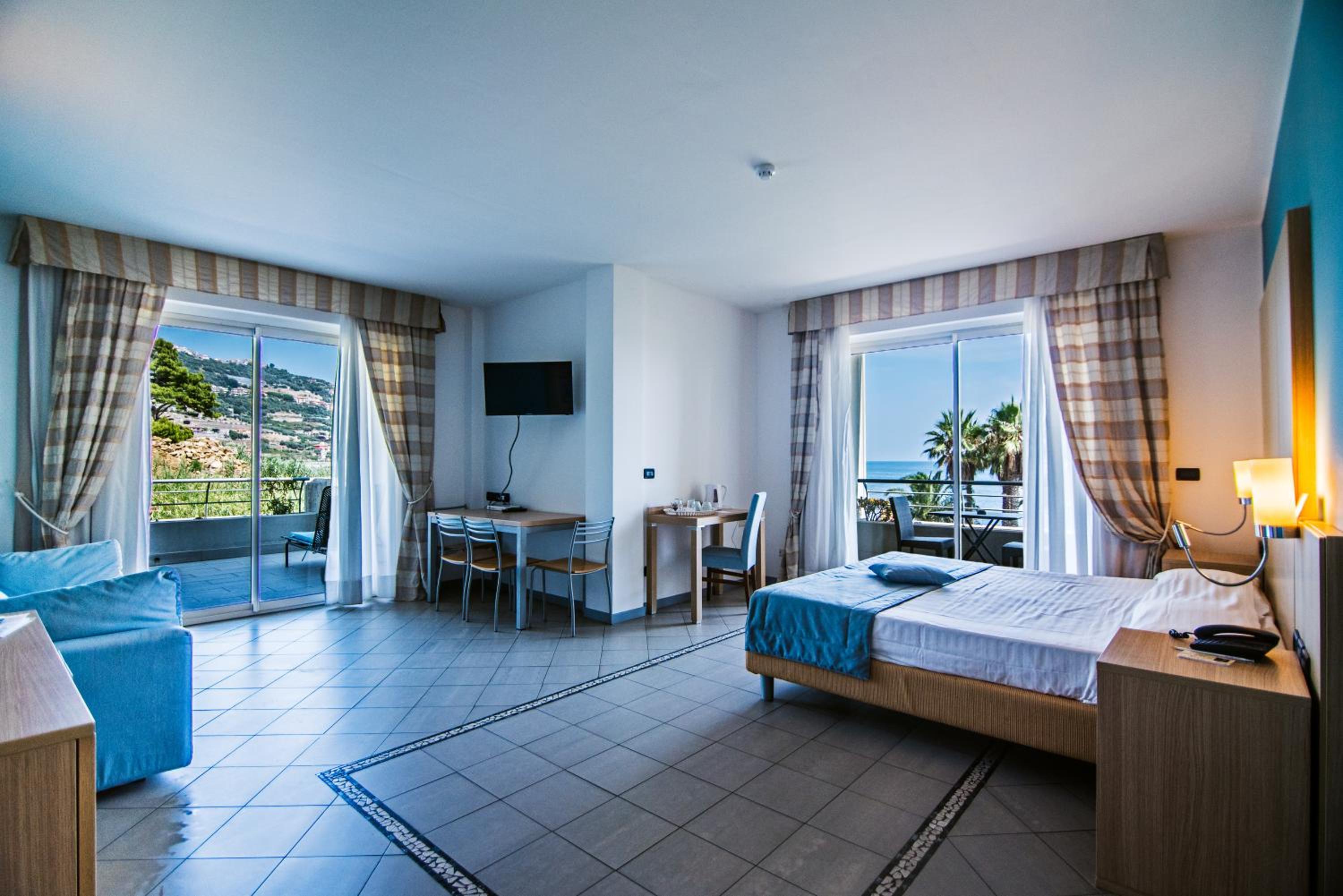 Deluxe Double or Twin Room photo 3