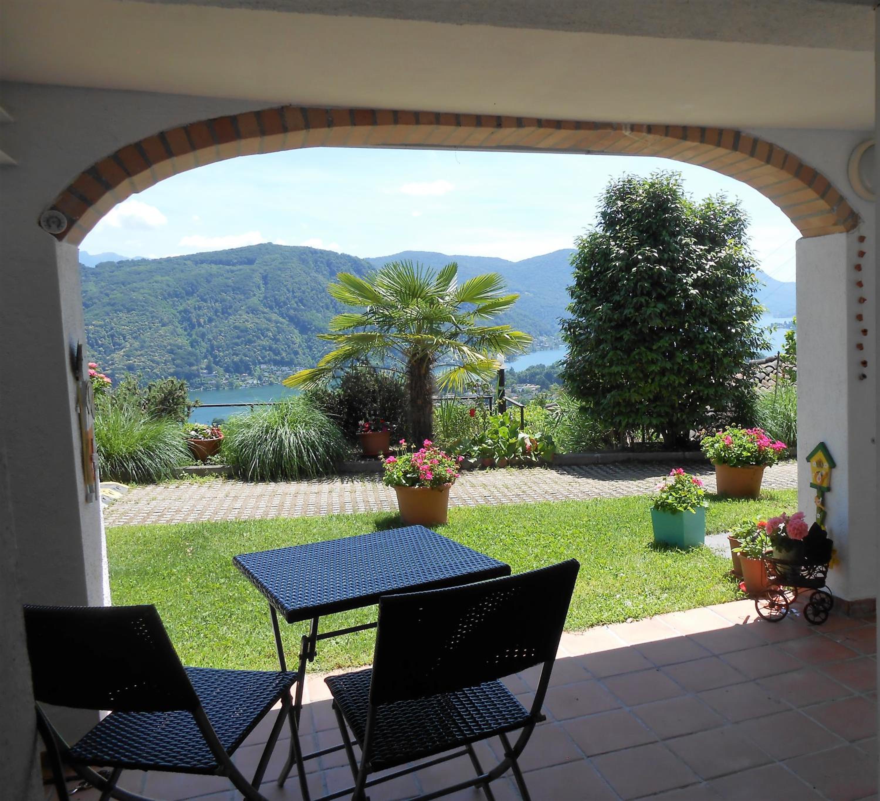 Apartment with Lake View - Photo 15