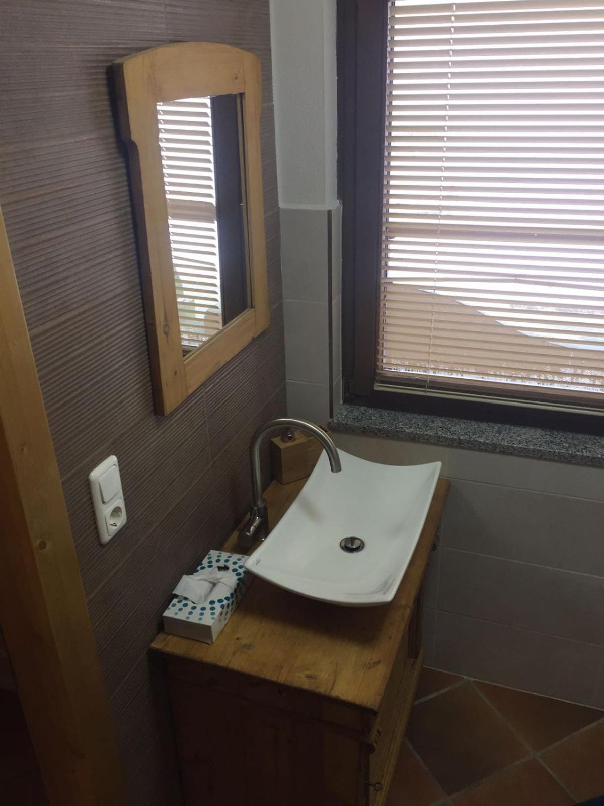 Studio with Balcony - Photo 2