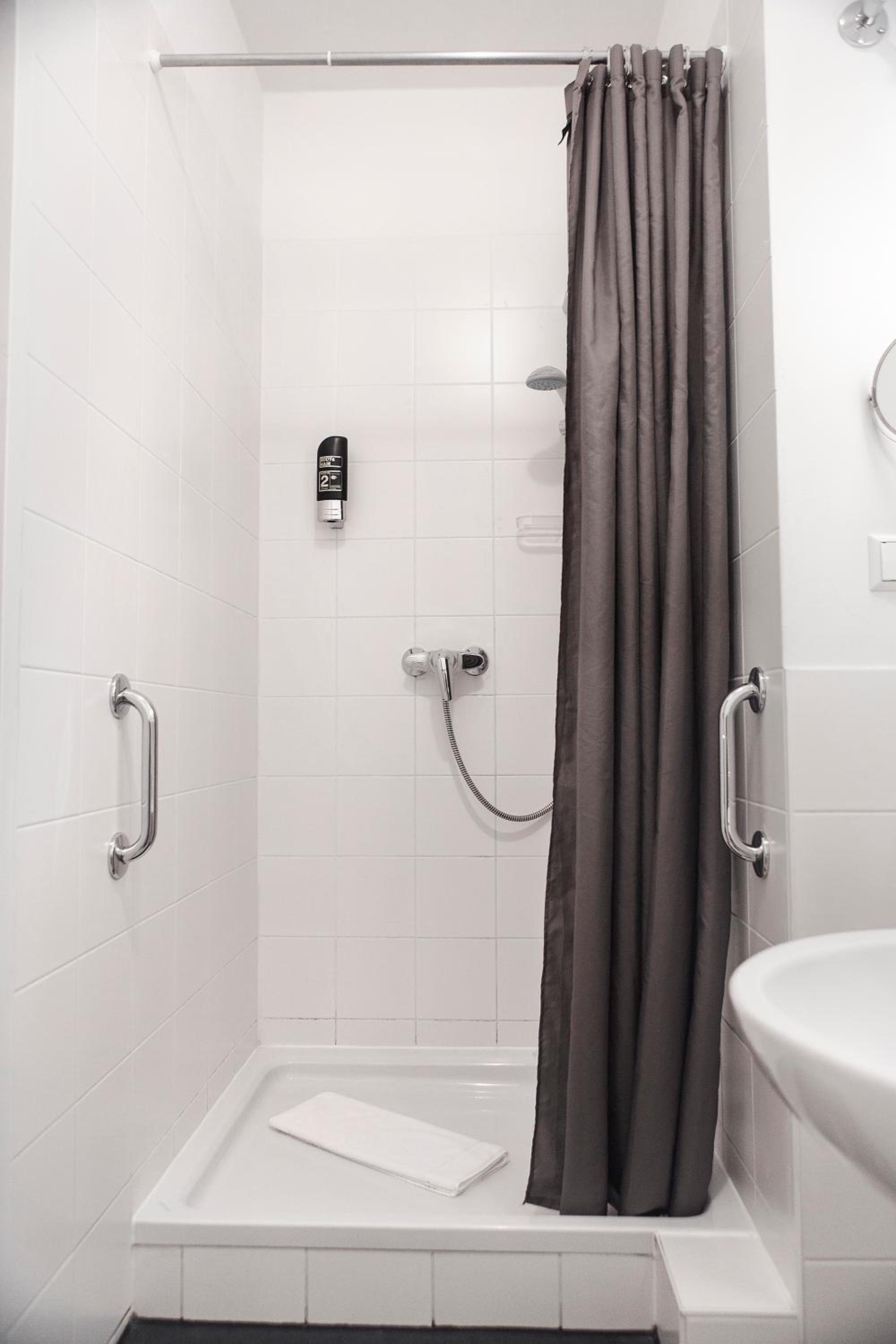 Standard Double or Twin Room with Private external  Bathroom  photo 2