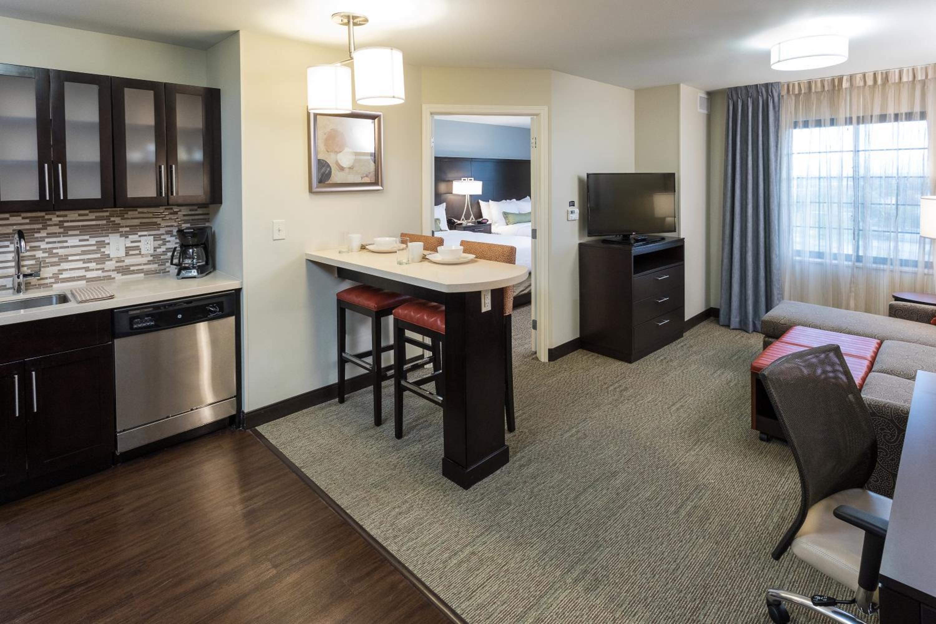 One-Bedroom Queen Suite -Non-Smoking
