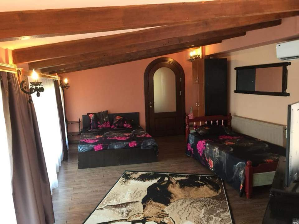 Economy Triple Room photo 3