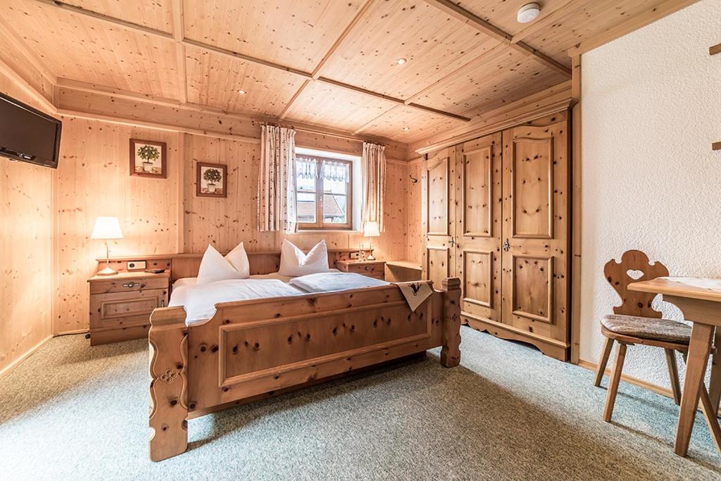 Deluxe Double Room with Balcony photo 3