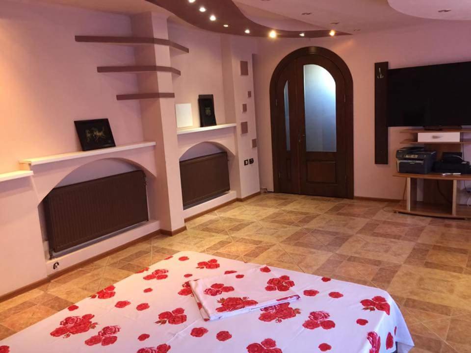 Family Room with Bathroom photo 1