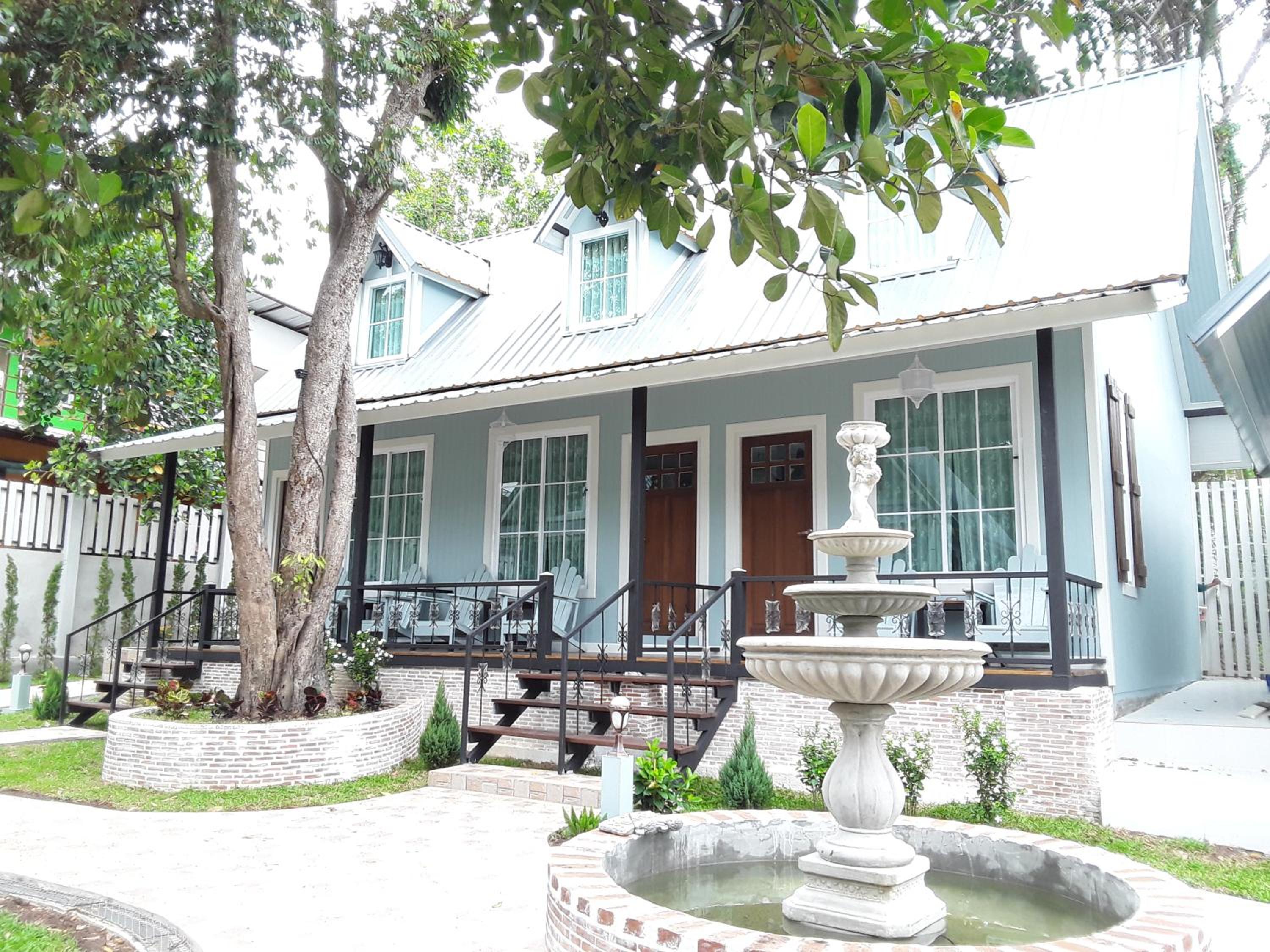 Deluxe Bungalow with Garden View photo 2
