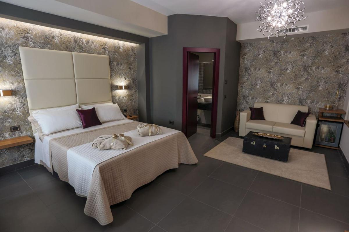Suite with Spa Bath photo 2