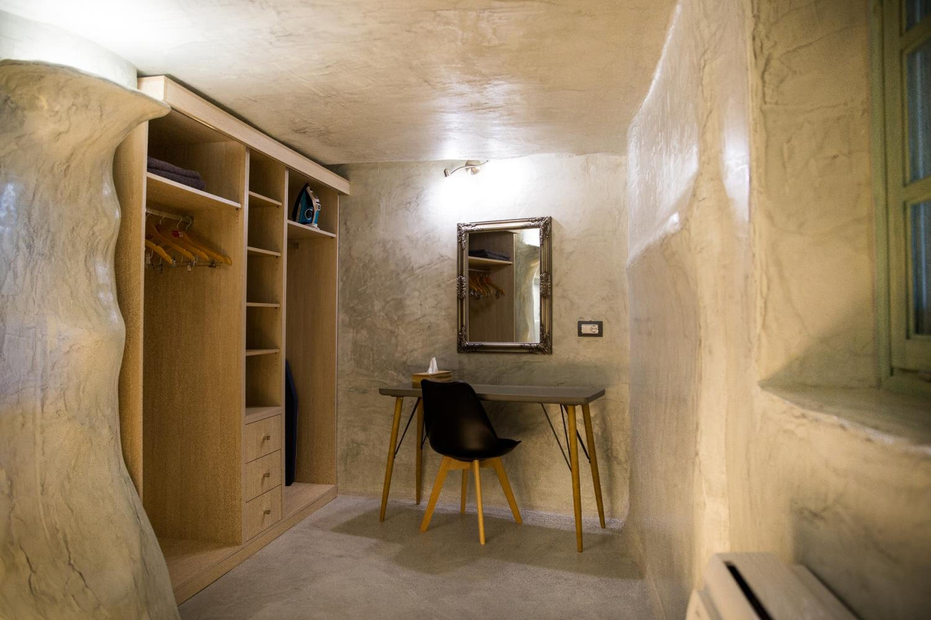 Two-Bedroom Villa - Split Level With Cave Hot Tub photo 2