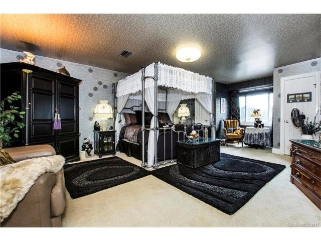 King Suite with Pool View - Photo 1