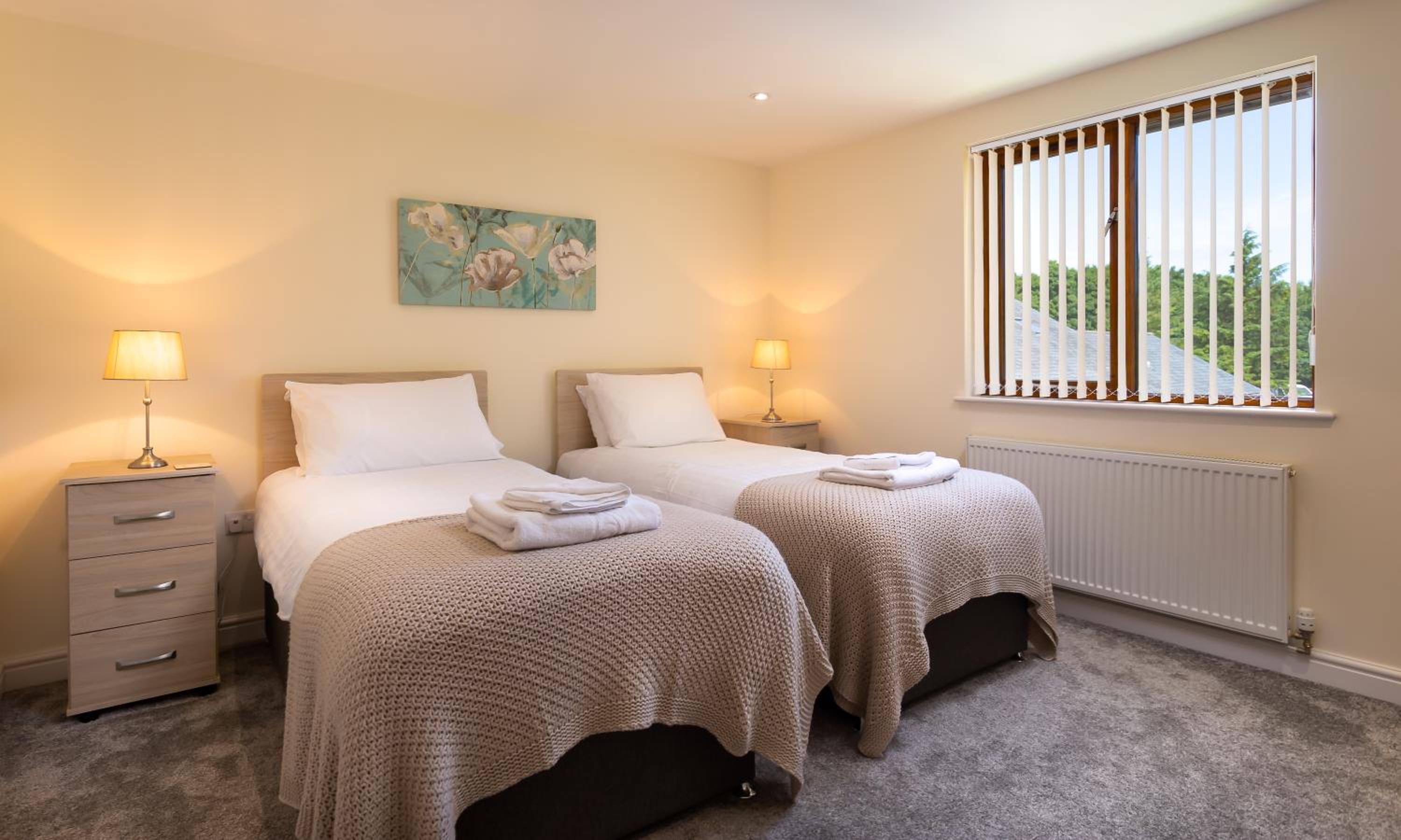 Two Bedroom Dog Friendly Marina View Apartment