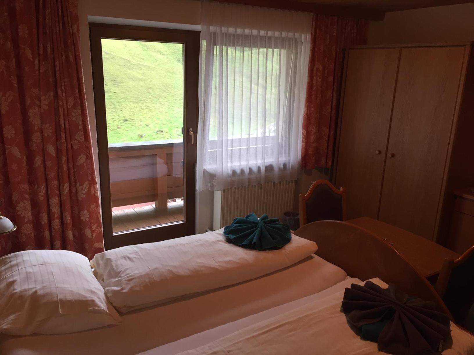 Basic Double Room photo 2