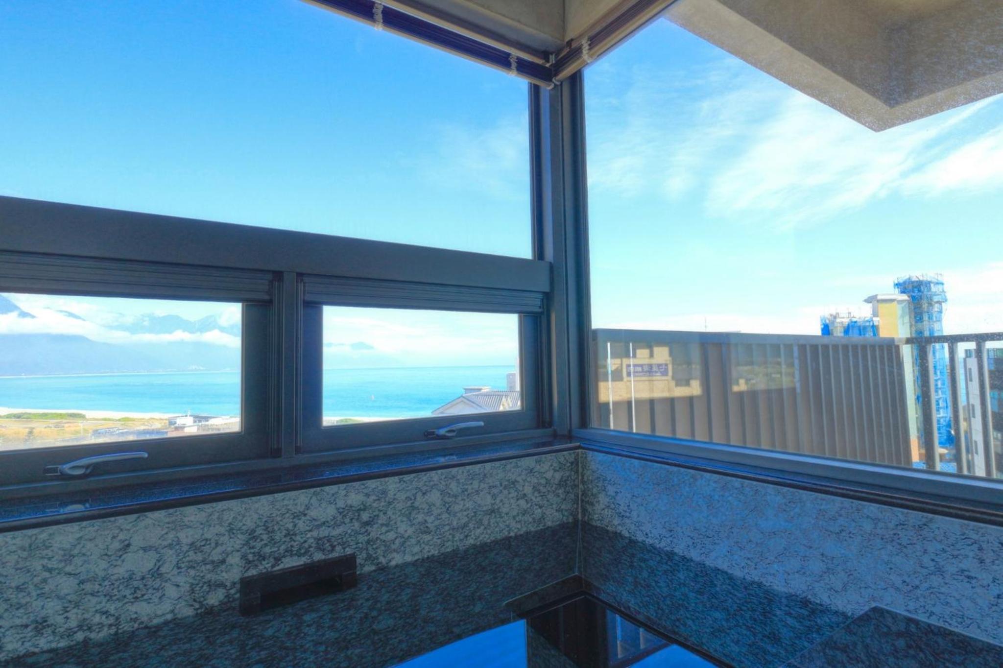 Quadruple Room with Sea View - Photo 11