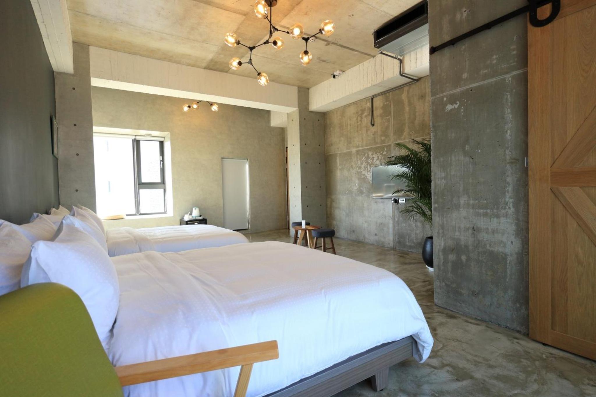Quadruple Room with Sea View - Photo 10