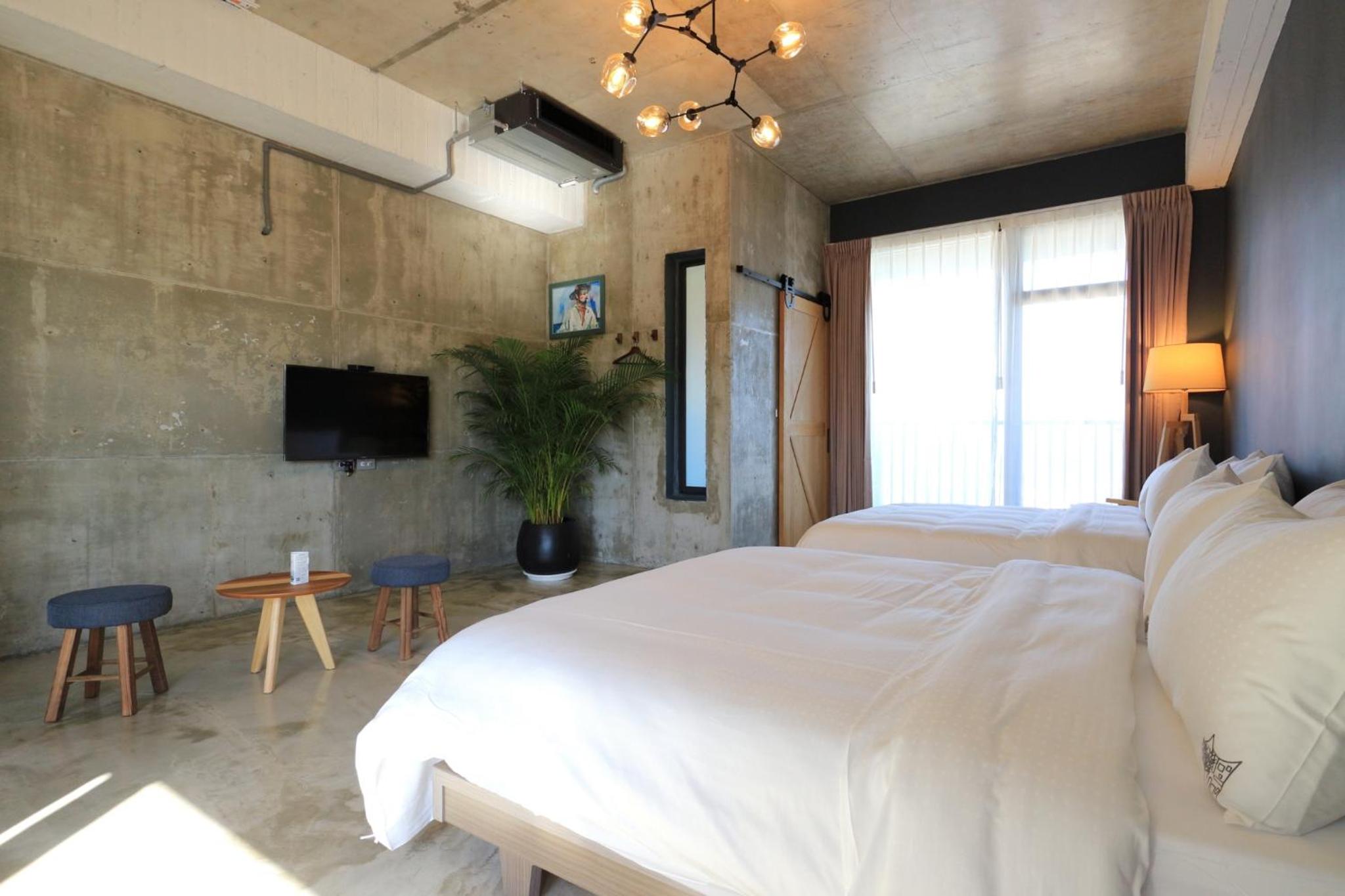 Quadruple Room with Sea View - Photo 12