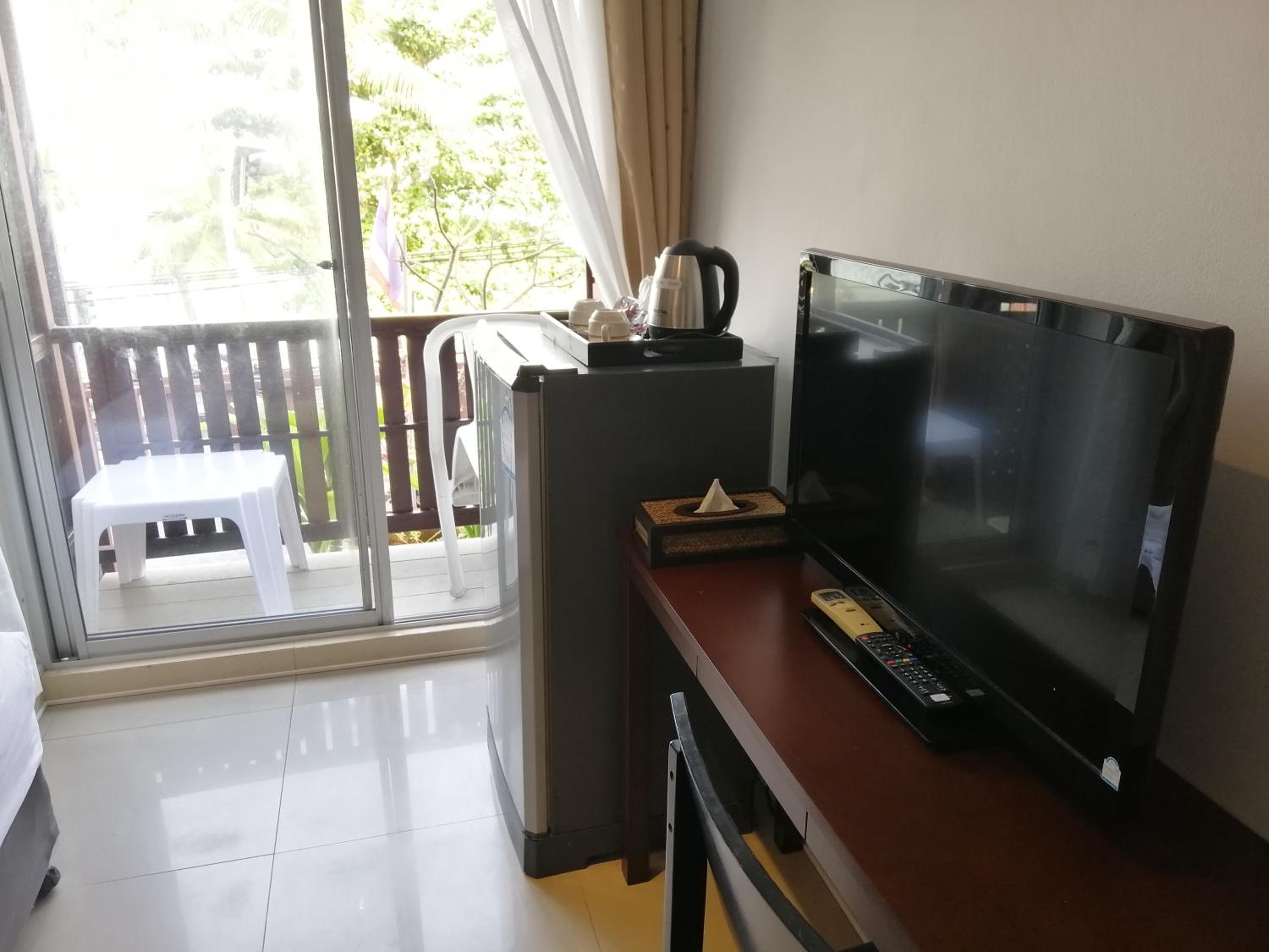 Deluxe Double Room with Balcony and Sea View - Photo 13