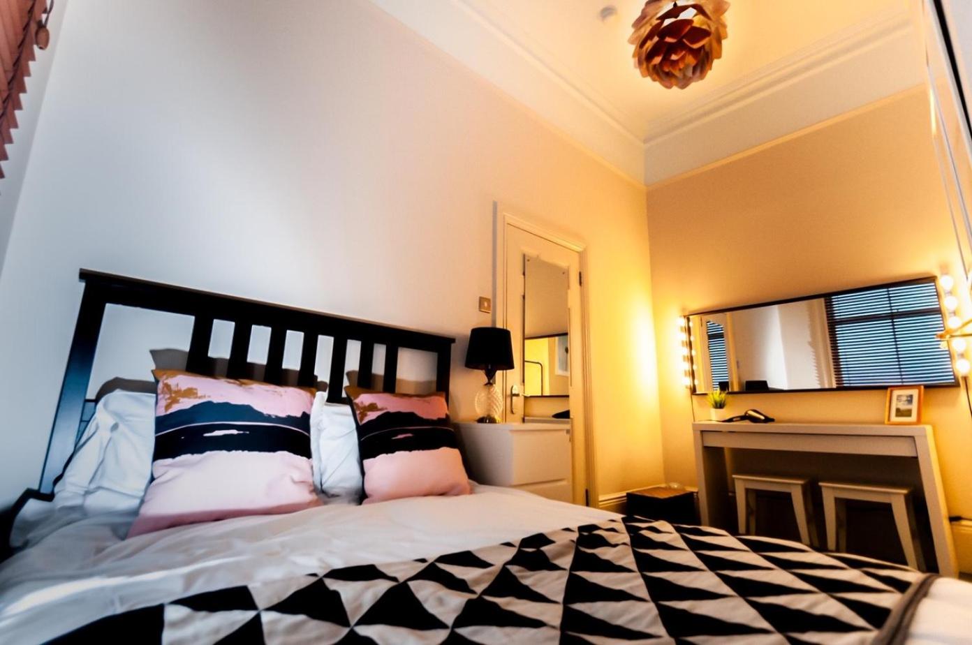 Four-Bedroom House - Photo 2