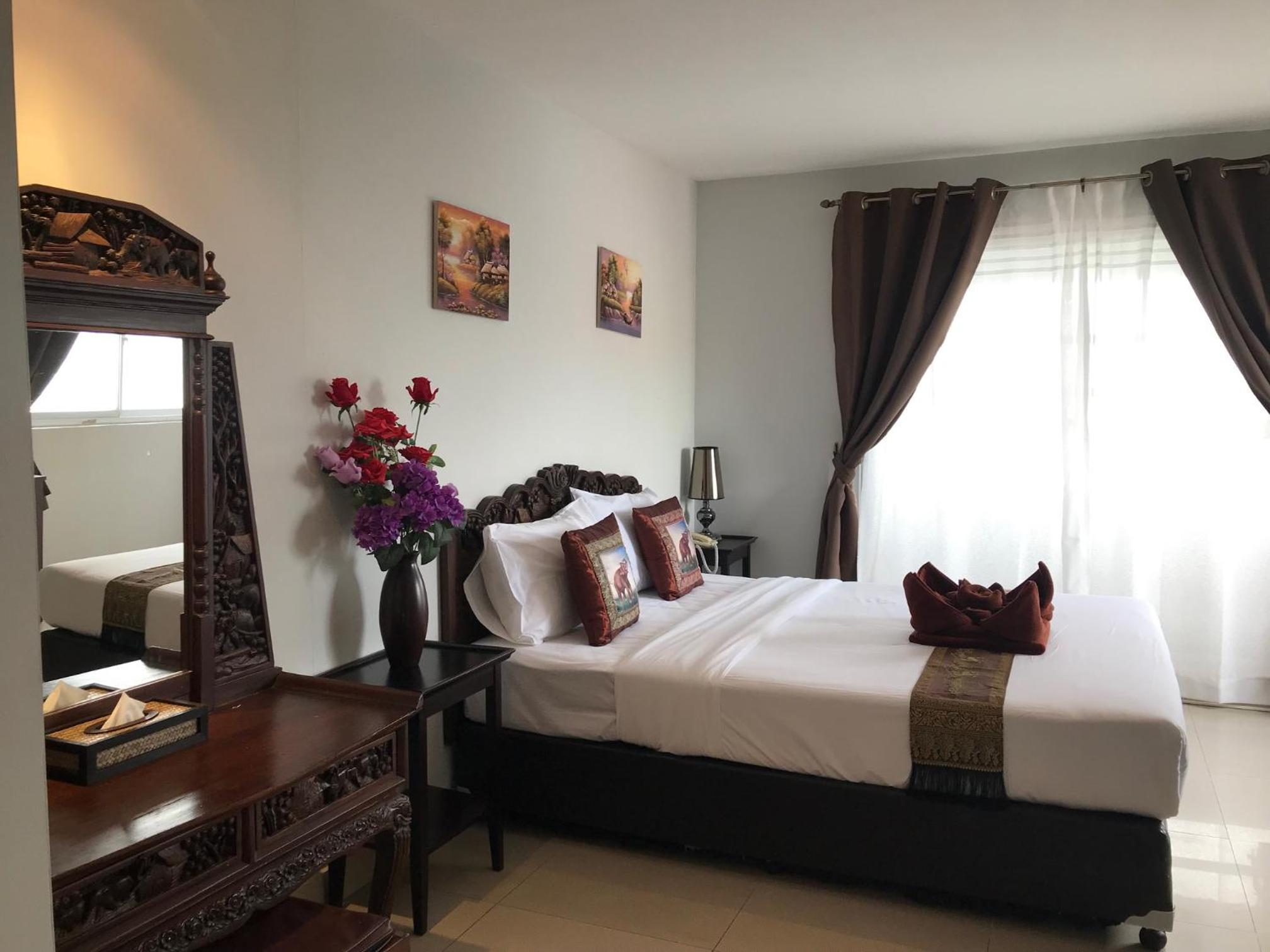 Deluxe Double Room with Balcony and Sea View - Photo 12