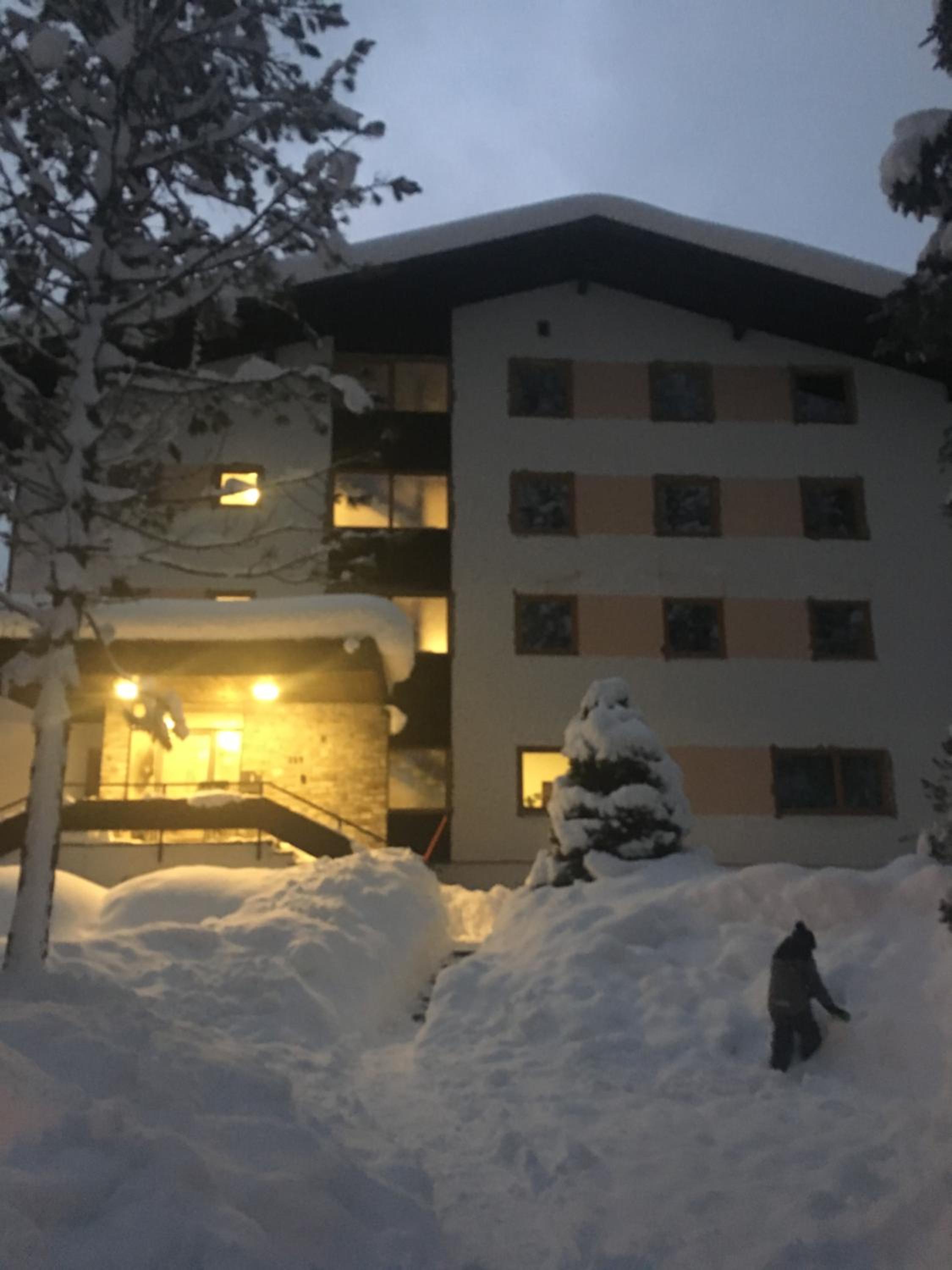 Apartment with Mountain View - Photo 4