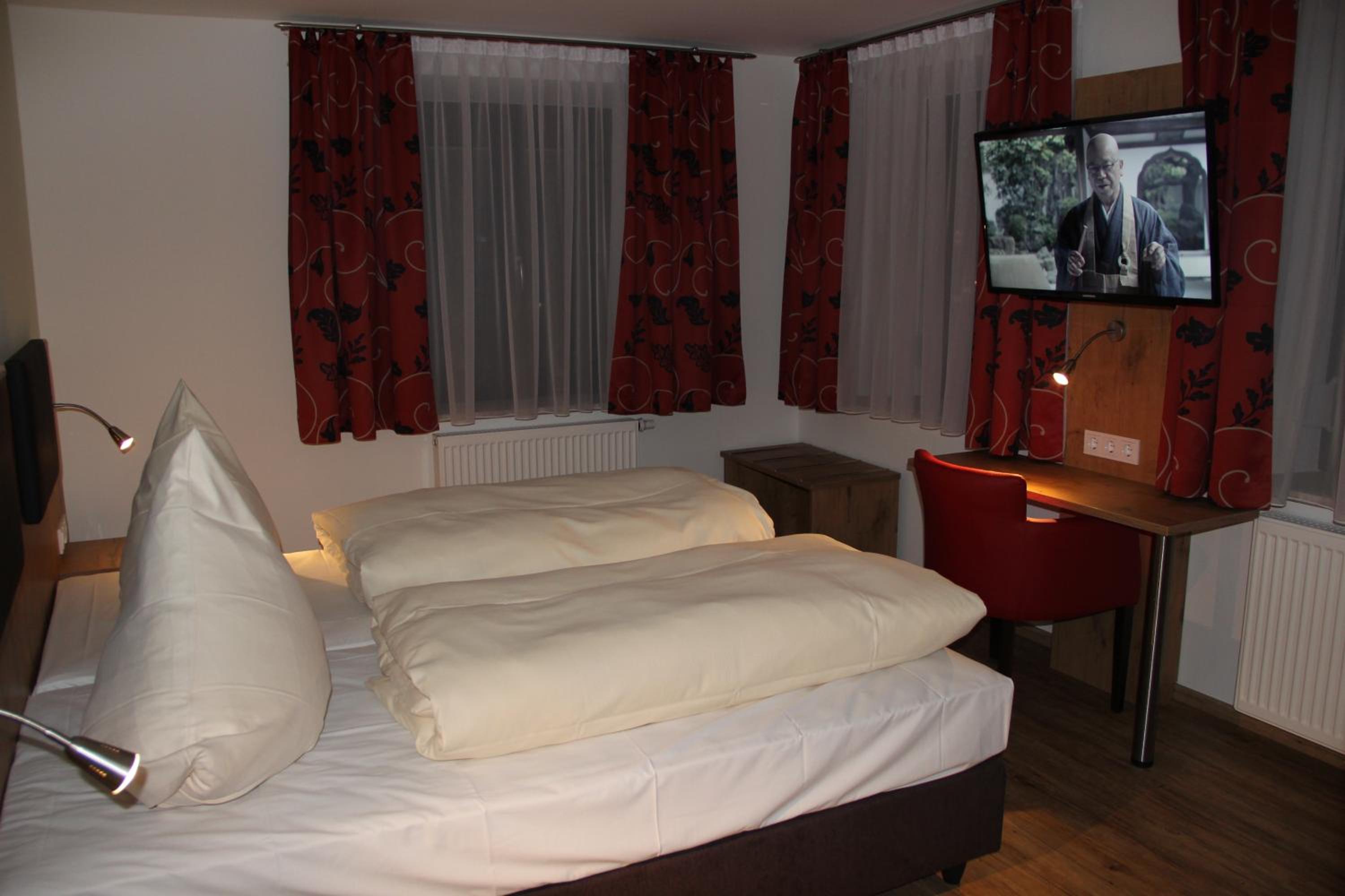 Economy Double Room photo 3