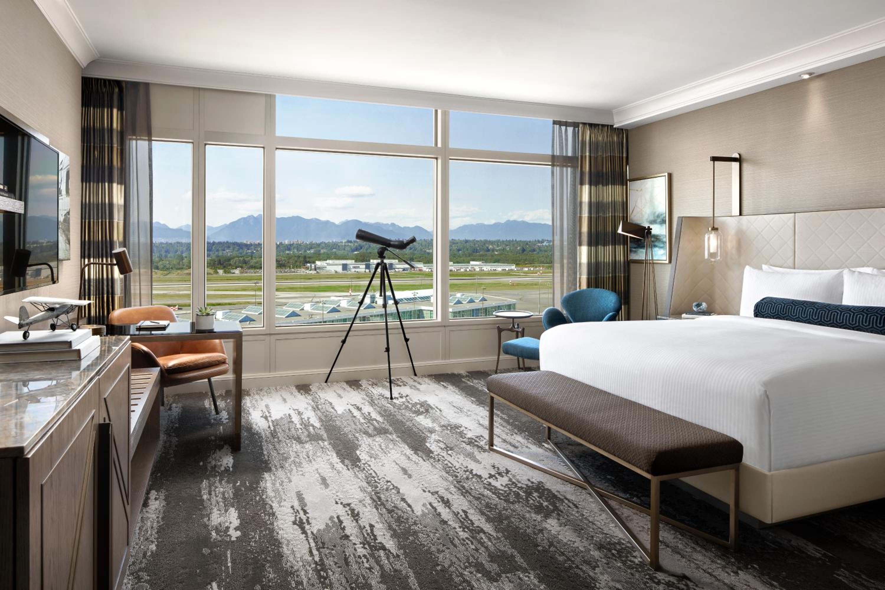 Fairmont Gold Room with Two Queen Beds - Photo 8