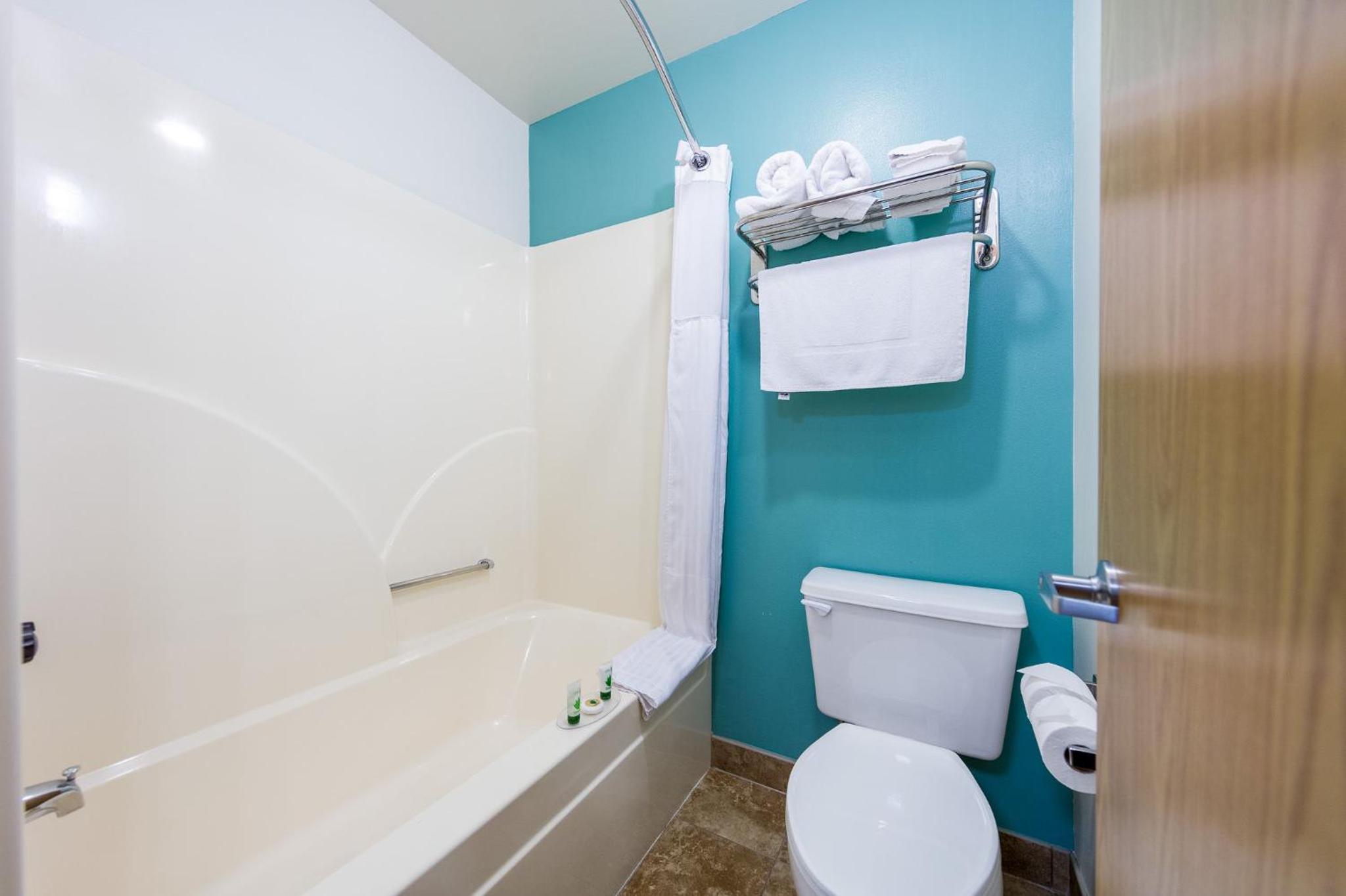 Queen Room with Two Queen Beds - Not Pet Friendly - Photo 3