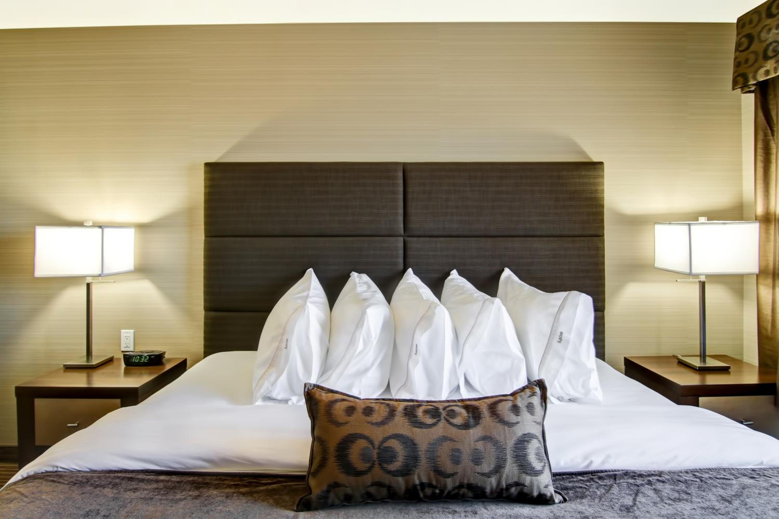 Honeymoon Suite