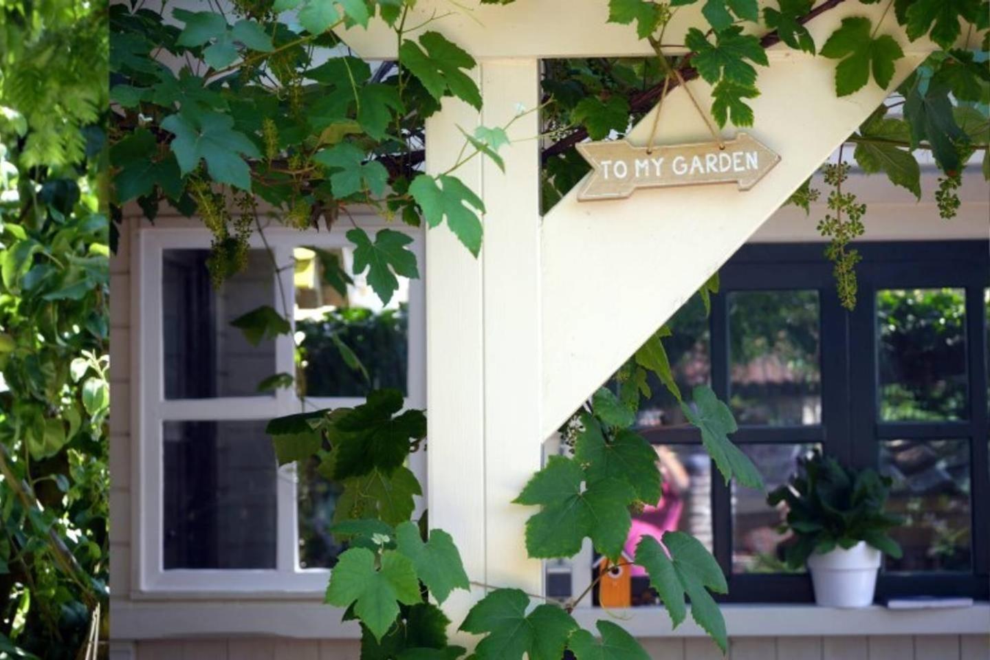 Three-Bedroom House photo 2