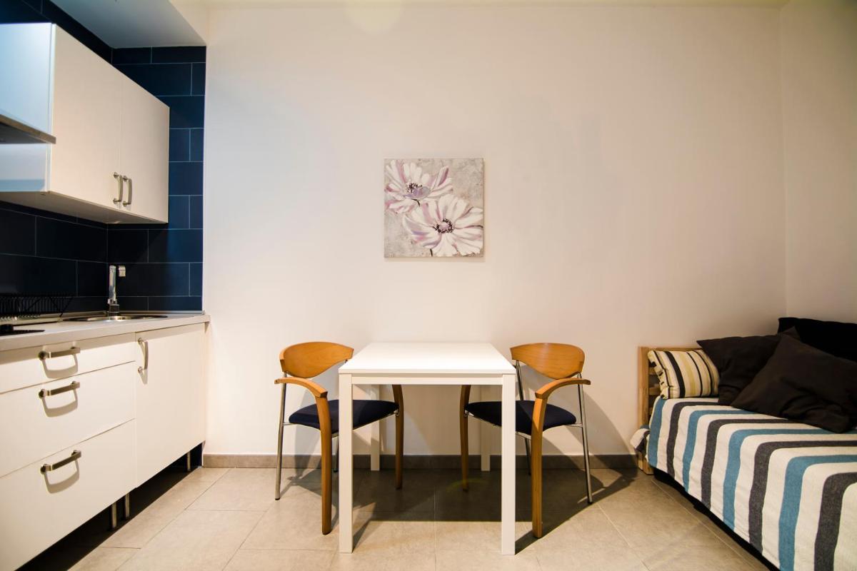 One-Bedroom Apartment photo 3