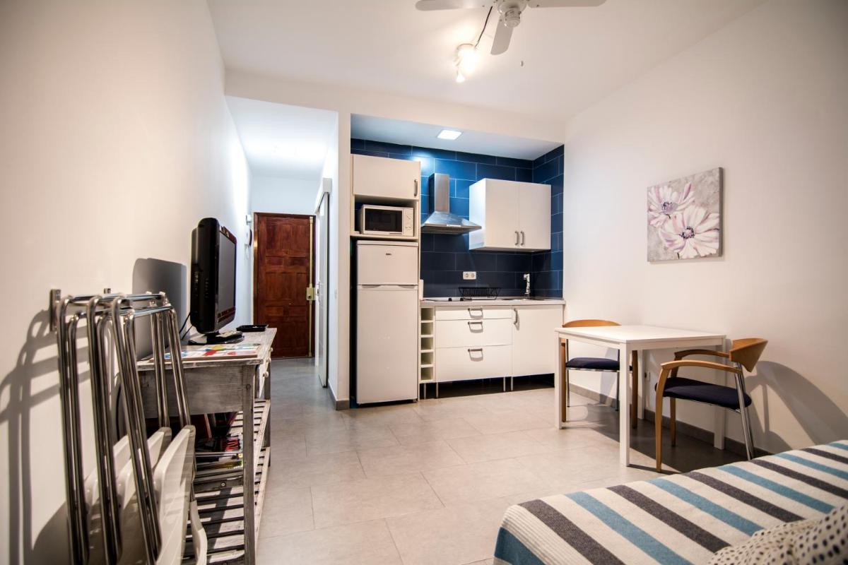 One-Bedroom Apartment photo 2