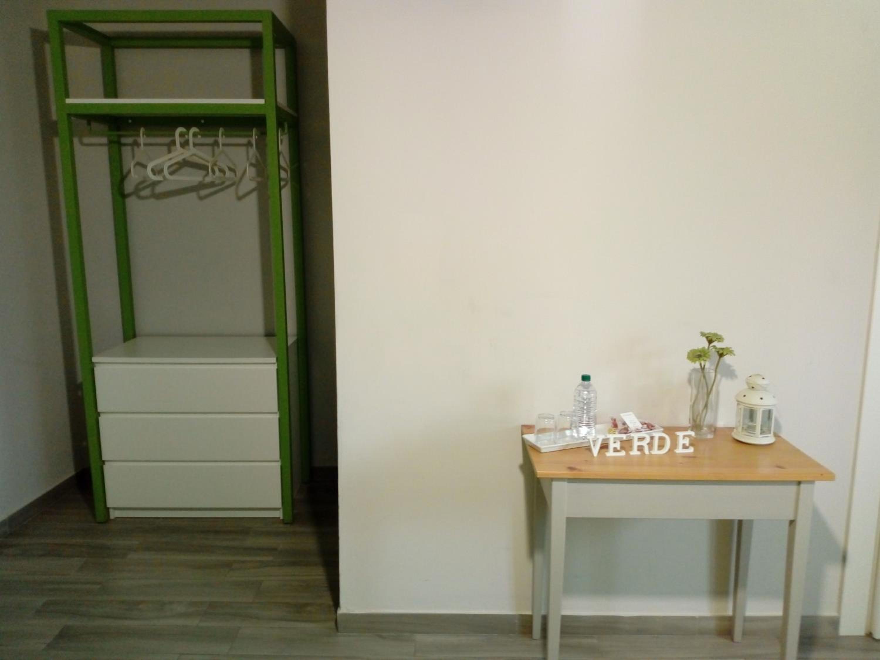 Standard King Room - Photo 13
