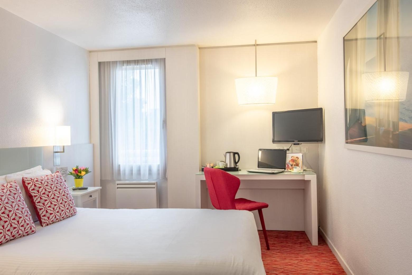 Double Room with One Double Bed - Photo 1