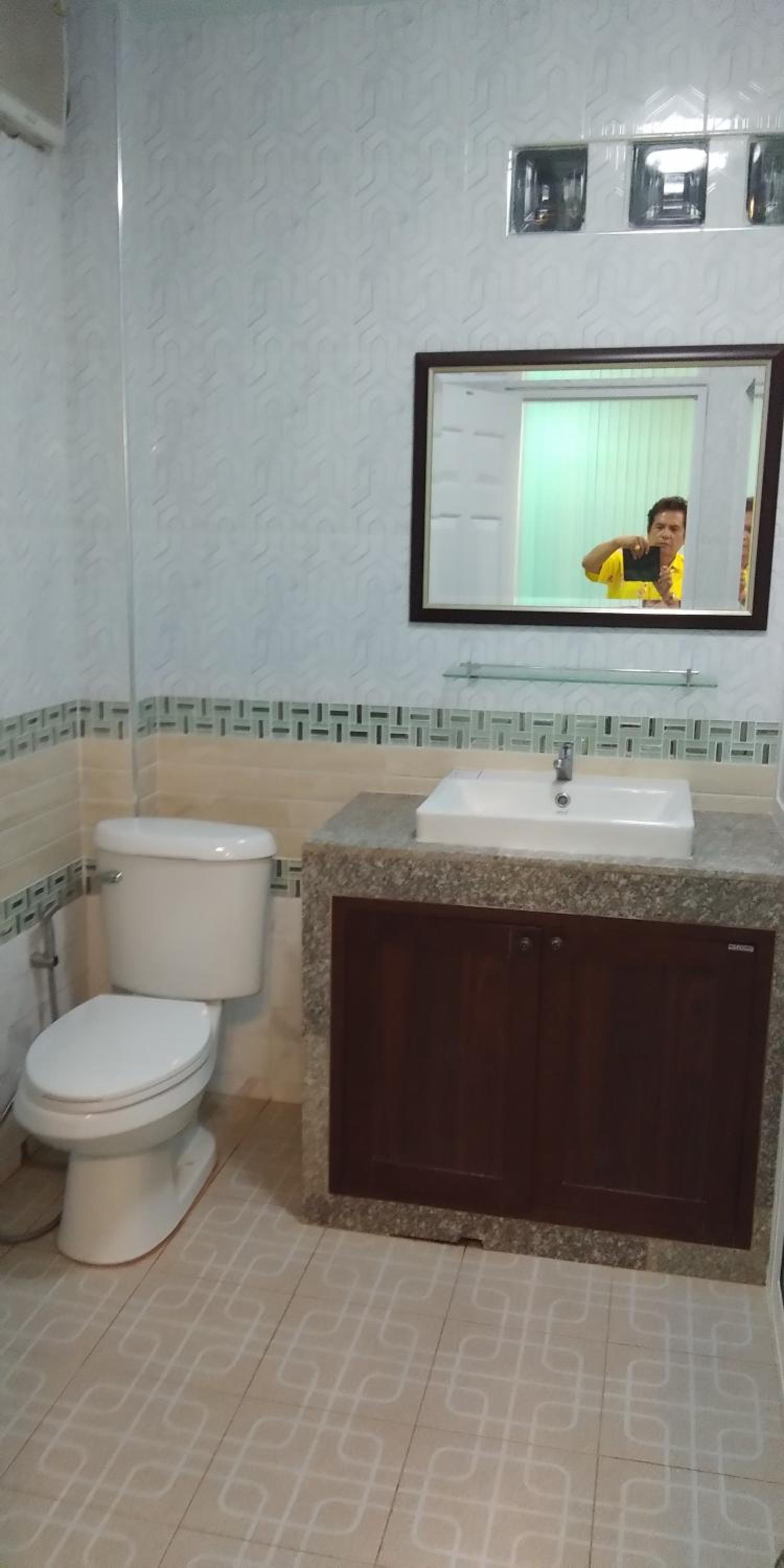 Family Room with Private Bathroom - Photo 6